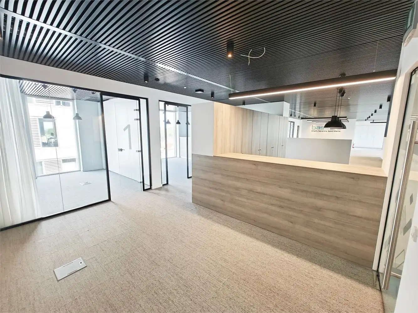 RECENTE KANTOREN INCL. 9 PARKINGS NAAST E40 foto 6