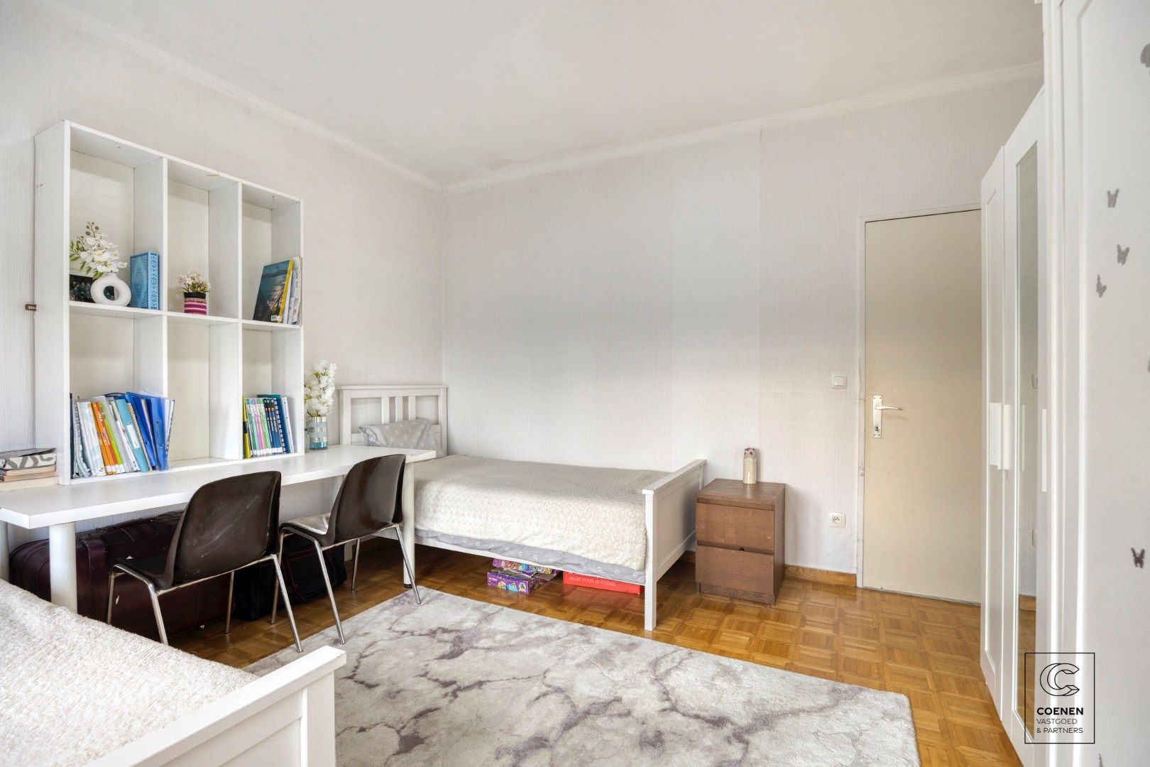 Ruim appartement van 104 m² met drie slaapkamers op centrale ligging te Merksem! foto 9