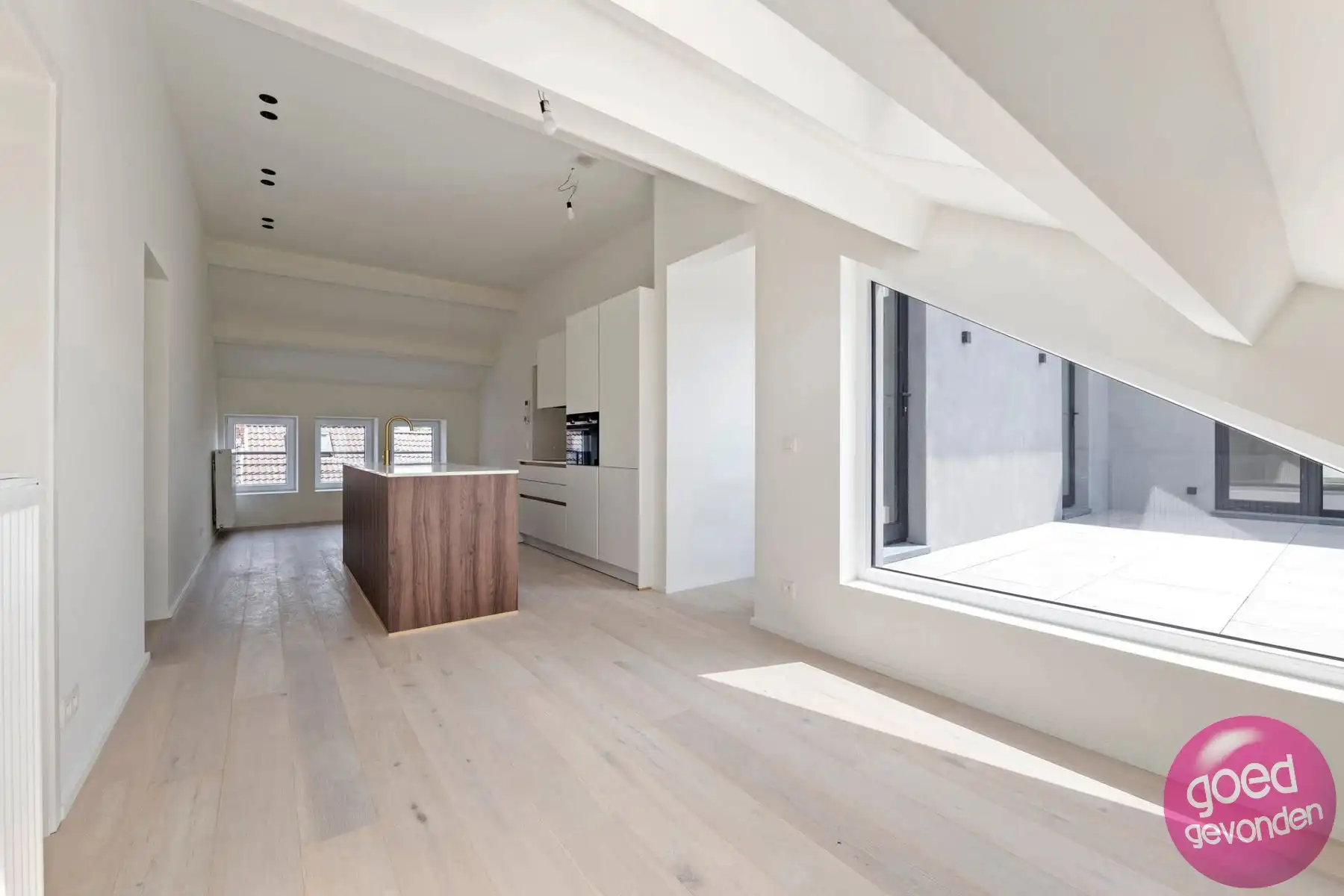 NIEUW APP - 1of2 SLK - TERRAS - KELDER - CENTRUM - GEEN BTW foto 7