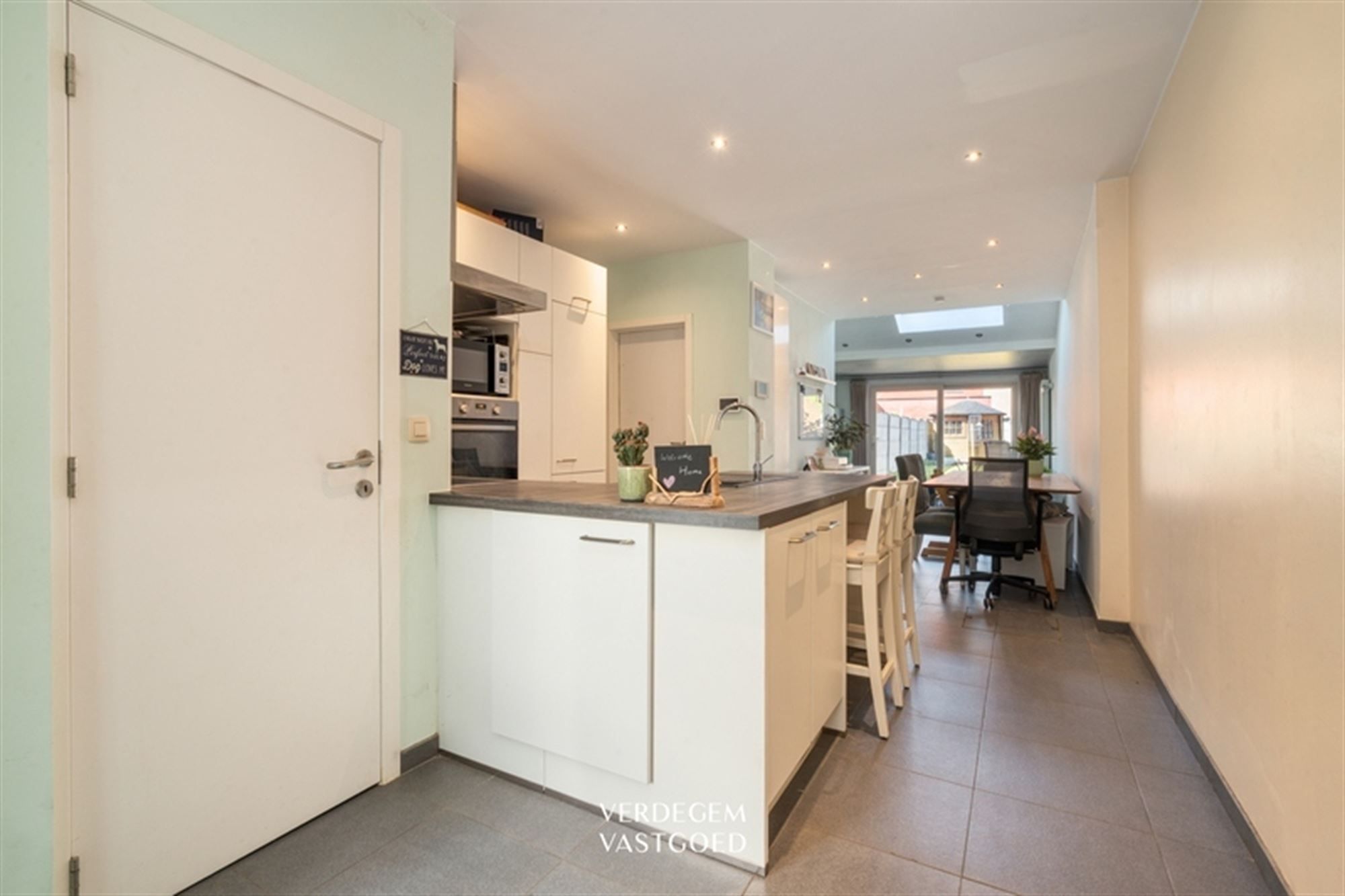 Knap gerenoveerde rijwoning met 2+1 slaapkamers en stadstuin met uitweg foto 6