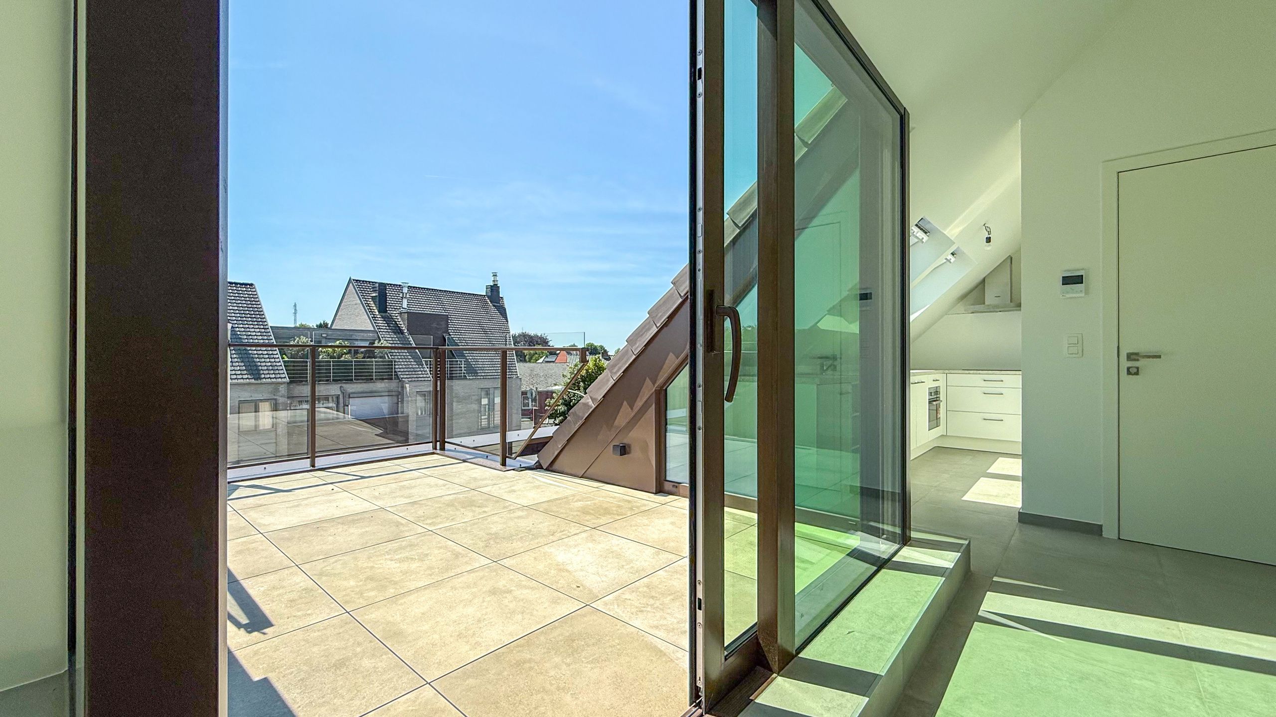 Modern nieuwbouw penthouse met zonneterras en garage! foto 11