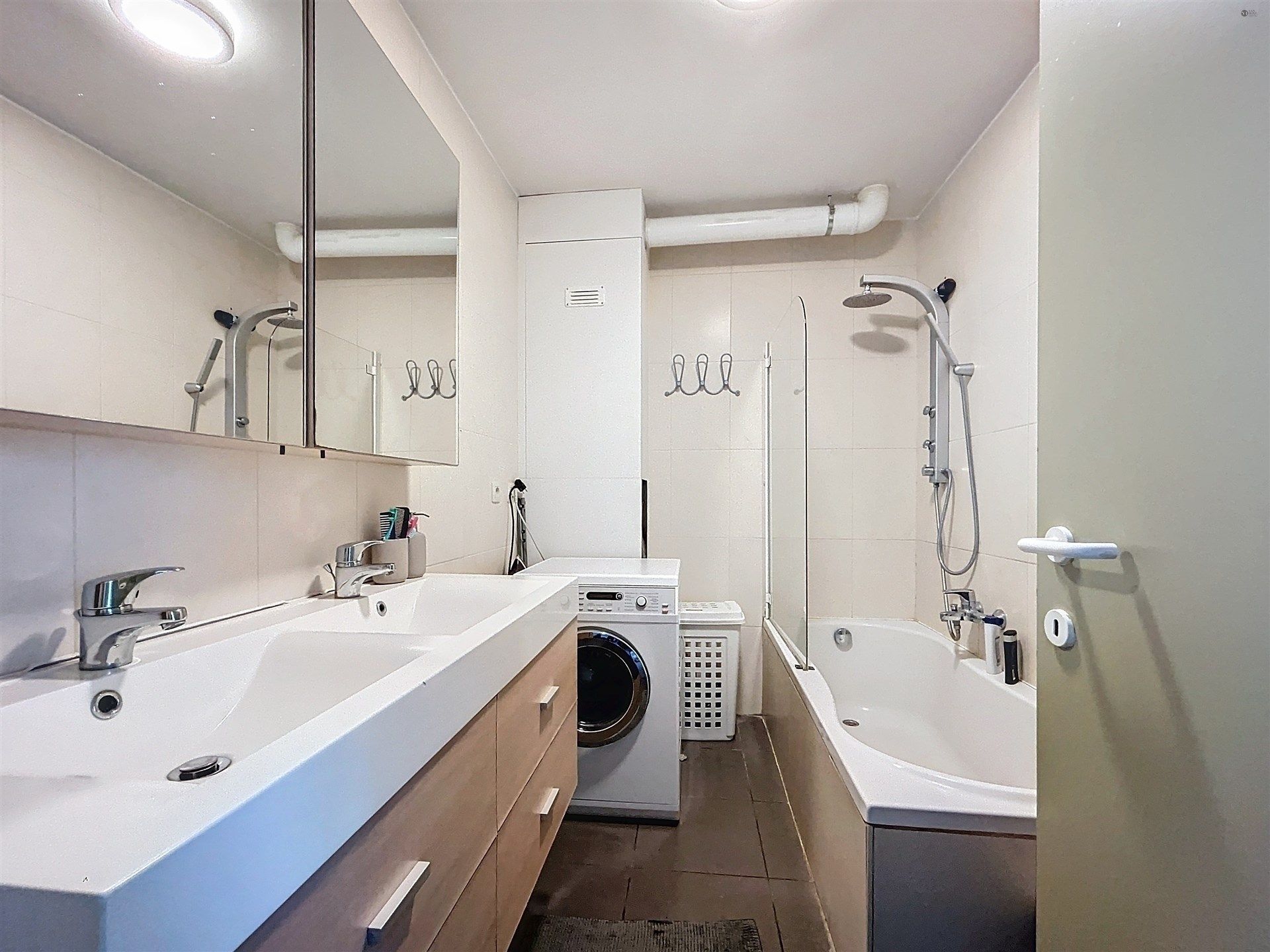Gunstig gelegen handelszaak + 3 appartementen op perceel van 1147m² foto 15