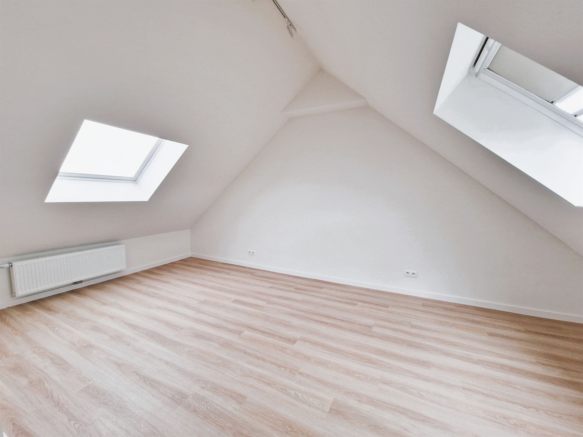 Gerenoveerde woning met 2 slpk en tuin foto 14