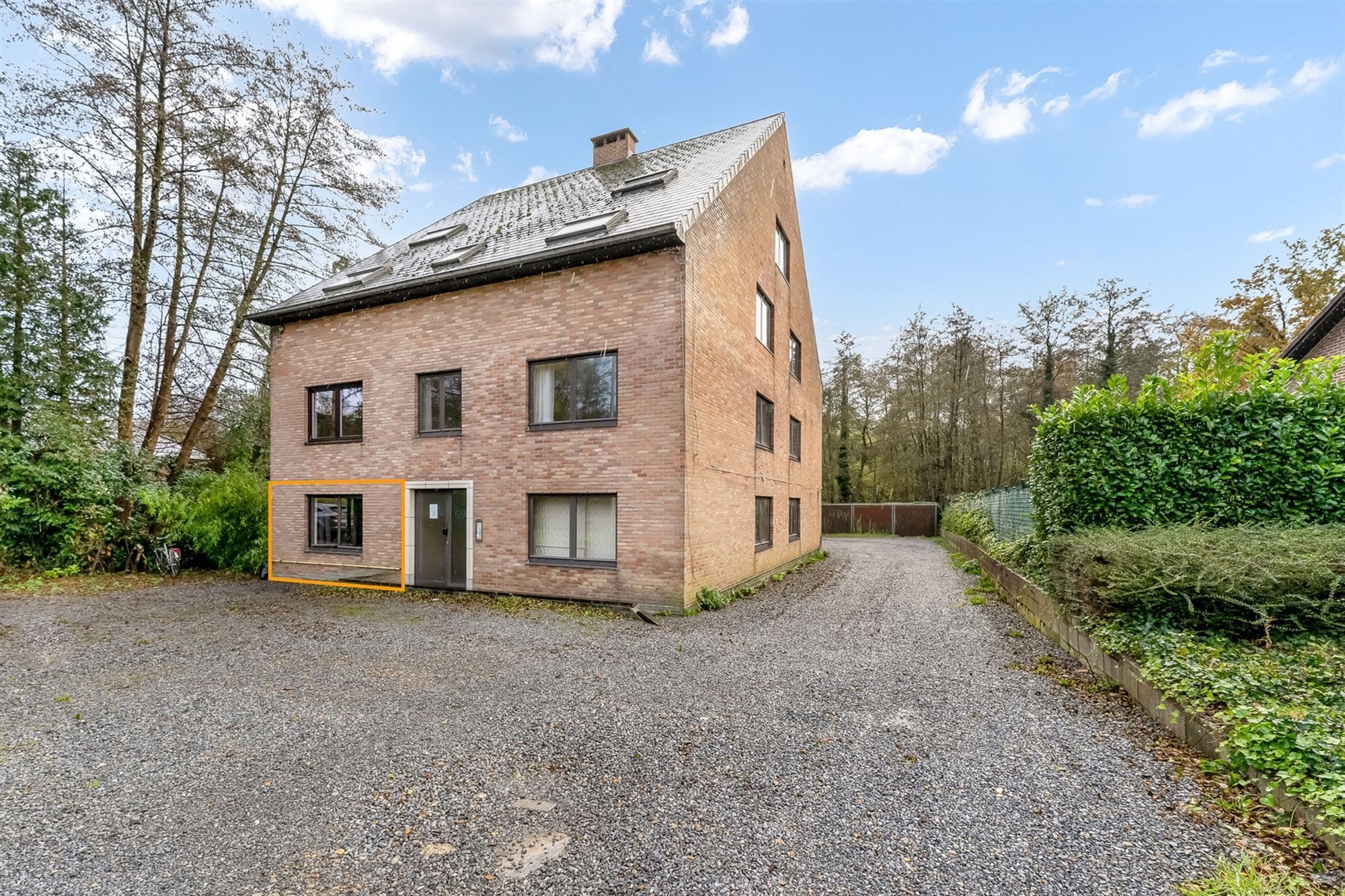 GELIJKVLOERS 2 SLAAPKAMER APPARTEMENT VAN 88M² MET GARAGE. IDEALE OPBRENGSTEIGENDOM! foto 2