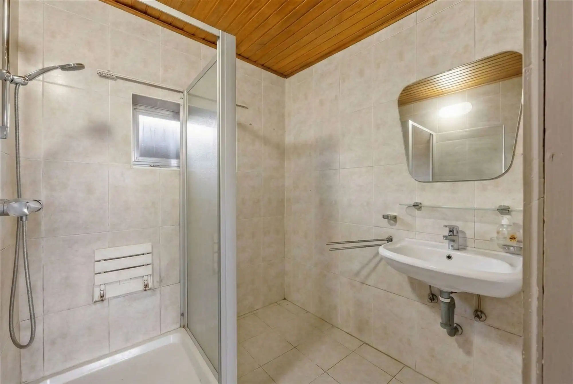 OPBRENGSTEIGENDOM MET 2 WONINGEN foto 10