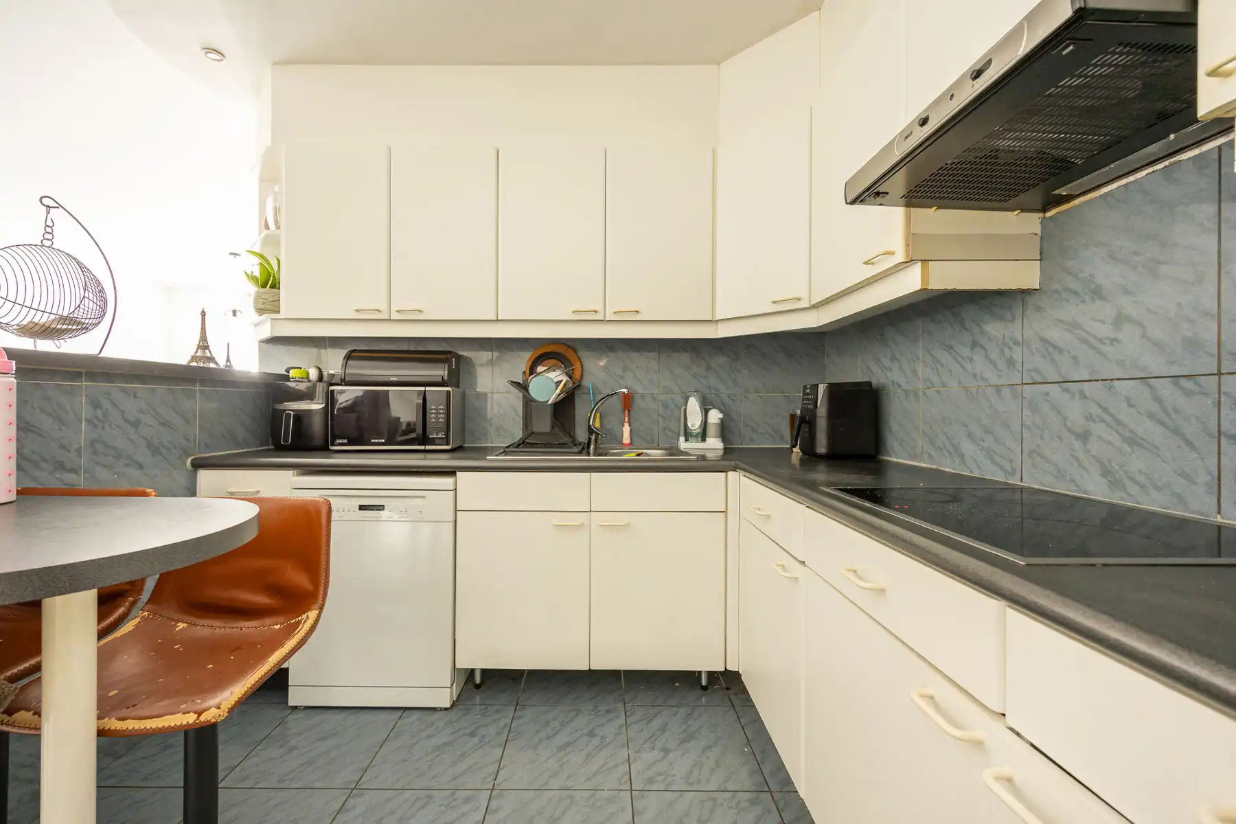 Een appartement op de 2de verdieping met 2 slaapkamers, terras en garage.  foto 6