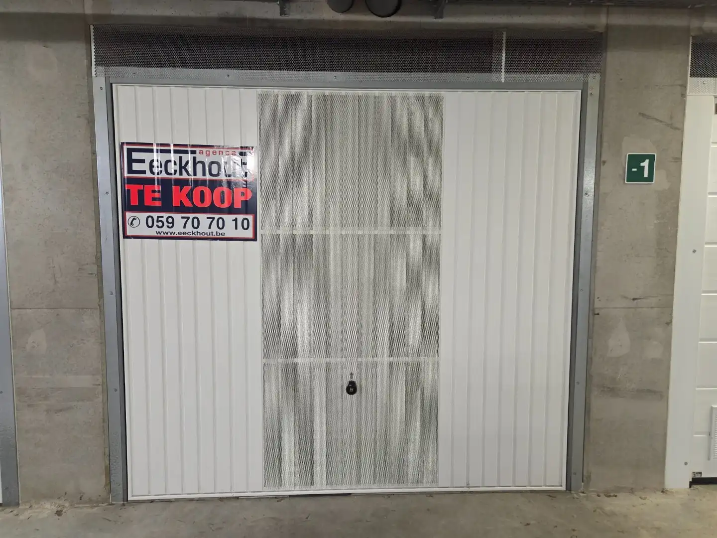 Gesloten garagebox in recent gebouw! foto {{pictureIndex}}