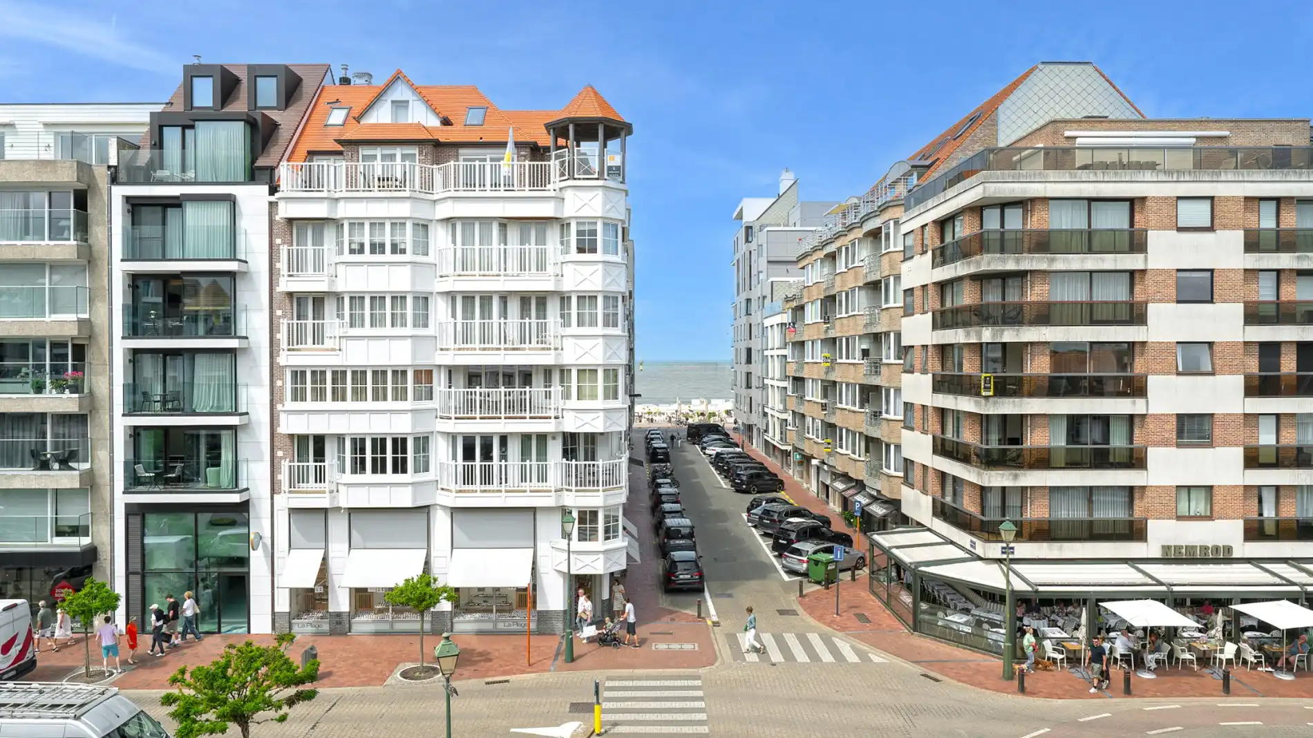 Luxueus gerenoveerd appartement met ZEEzicht, gelegen op het Driehoeksplein. foto 4