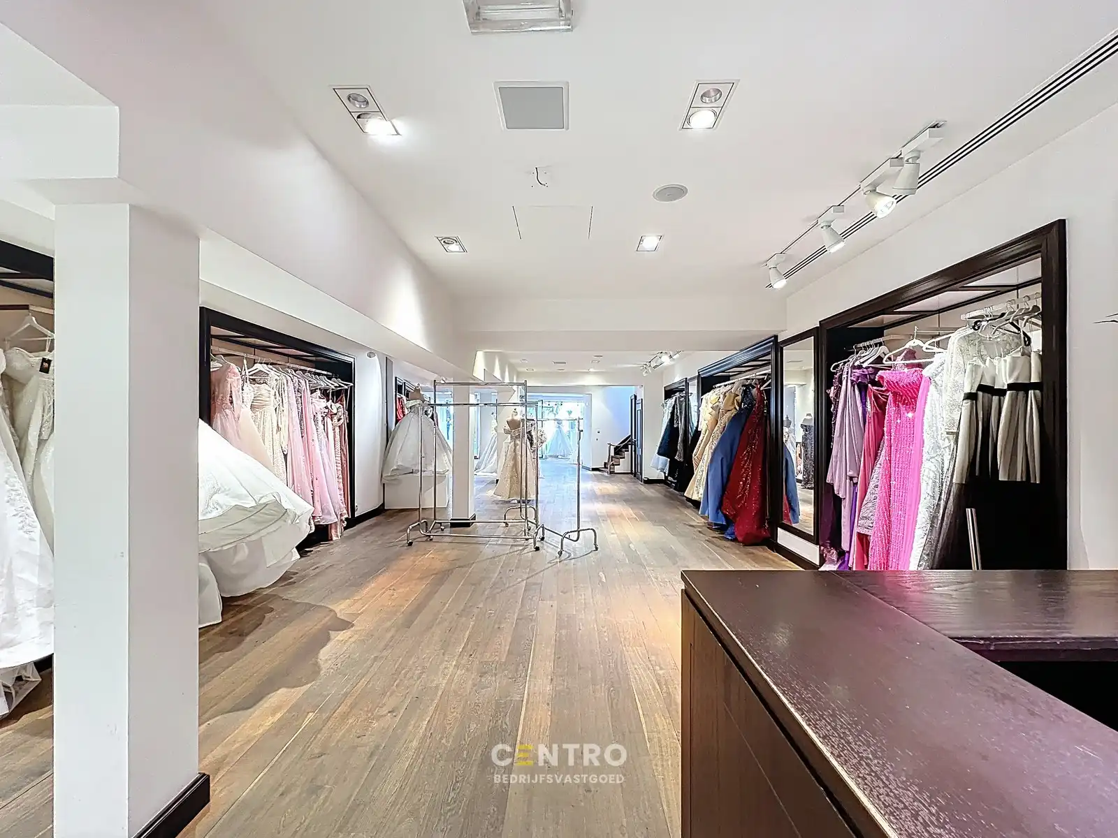 Handelspand met uitstraling (420 m² winkelruimte + extra stockruimte) te huur op topligging in OOSTSTRAAT, Roeselare. foto 16