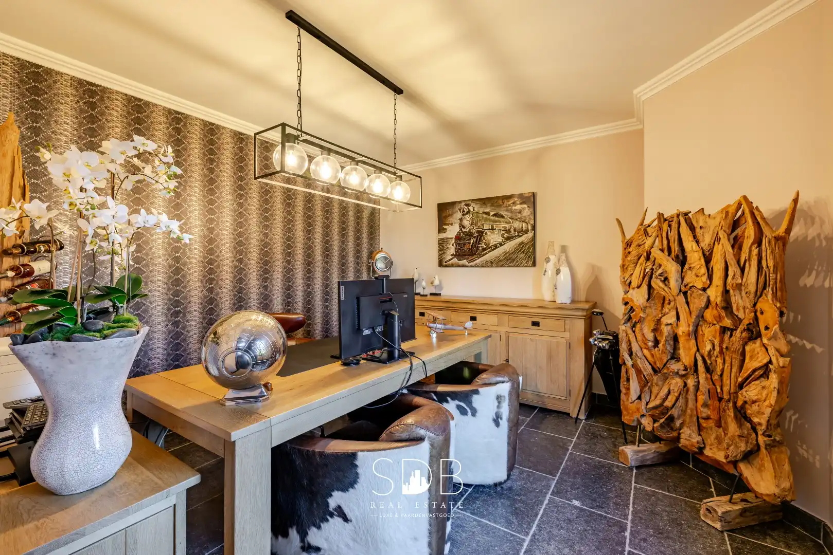 Prachtige stijlvolle woning met bijgebouwen, buitenpiste en graslanden  foto 18