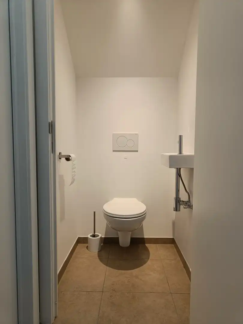 Instapklaar duplexappartement met 2 slpk, terras, garage & 2 parkeerplaatsen te huur in Bilzen foto 11