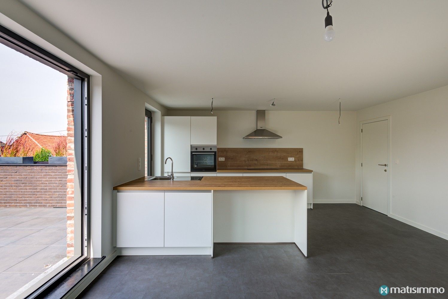 INSTAPKLAAR DUPLEXAPPARTEMENT MET 2 SLAAPKAMERS EN CARPORT IN MOPERTINGEN (BILZEN) foto 4