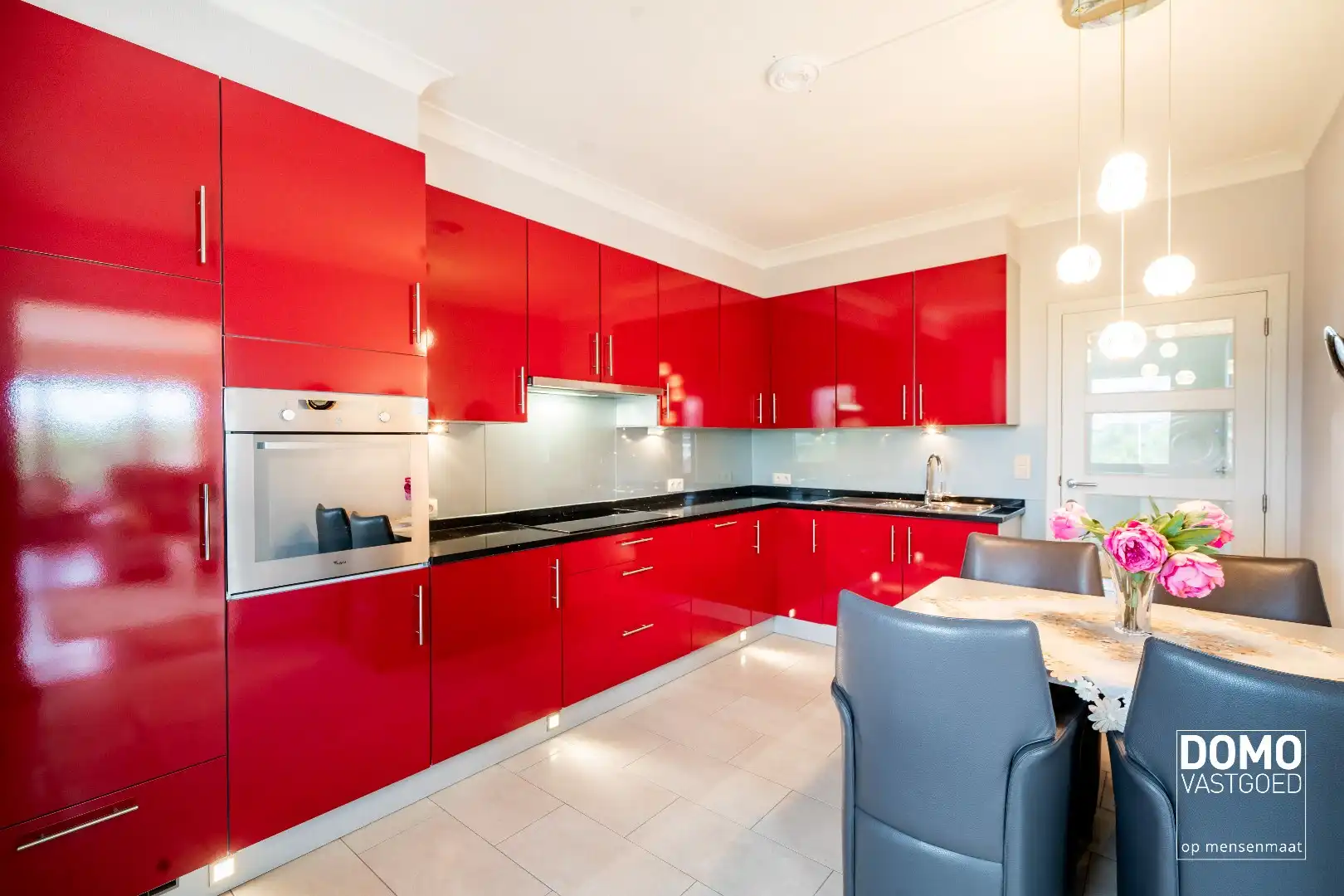 Stijlvol wonen in hartje Hasselt met een uniek uitzicht over het Kolonel Dusartplein foto 10