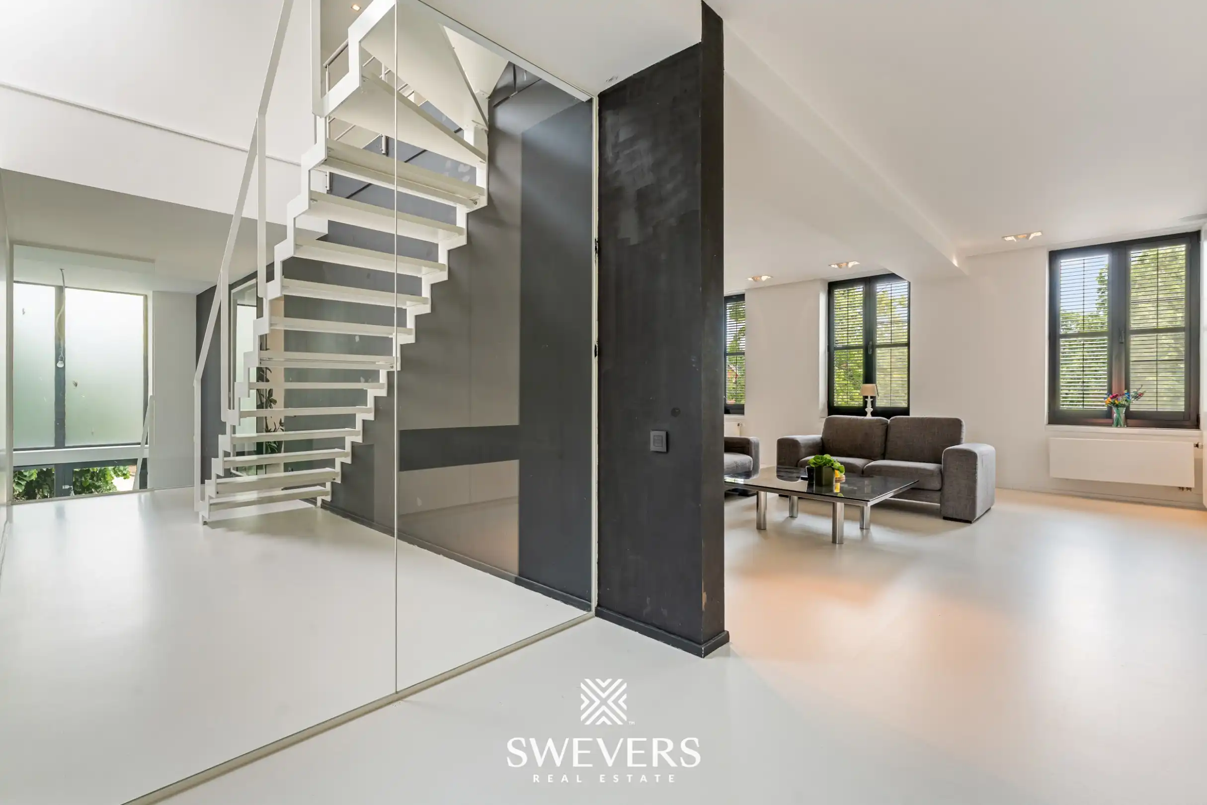 Magnifieke instapklare woning met diverse commerciële mogelijkheden en zwembad  foto 18