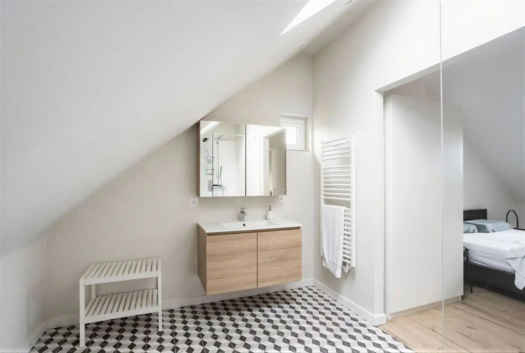 Volledig gerenoveerde gezinswoning met tuin in Drongen foto 18