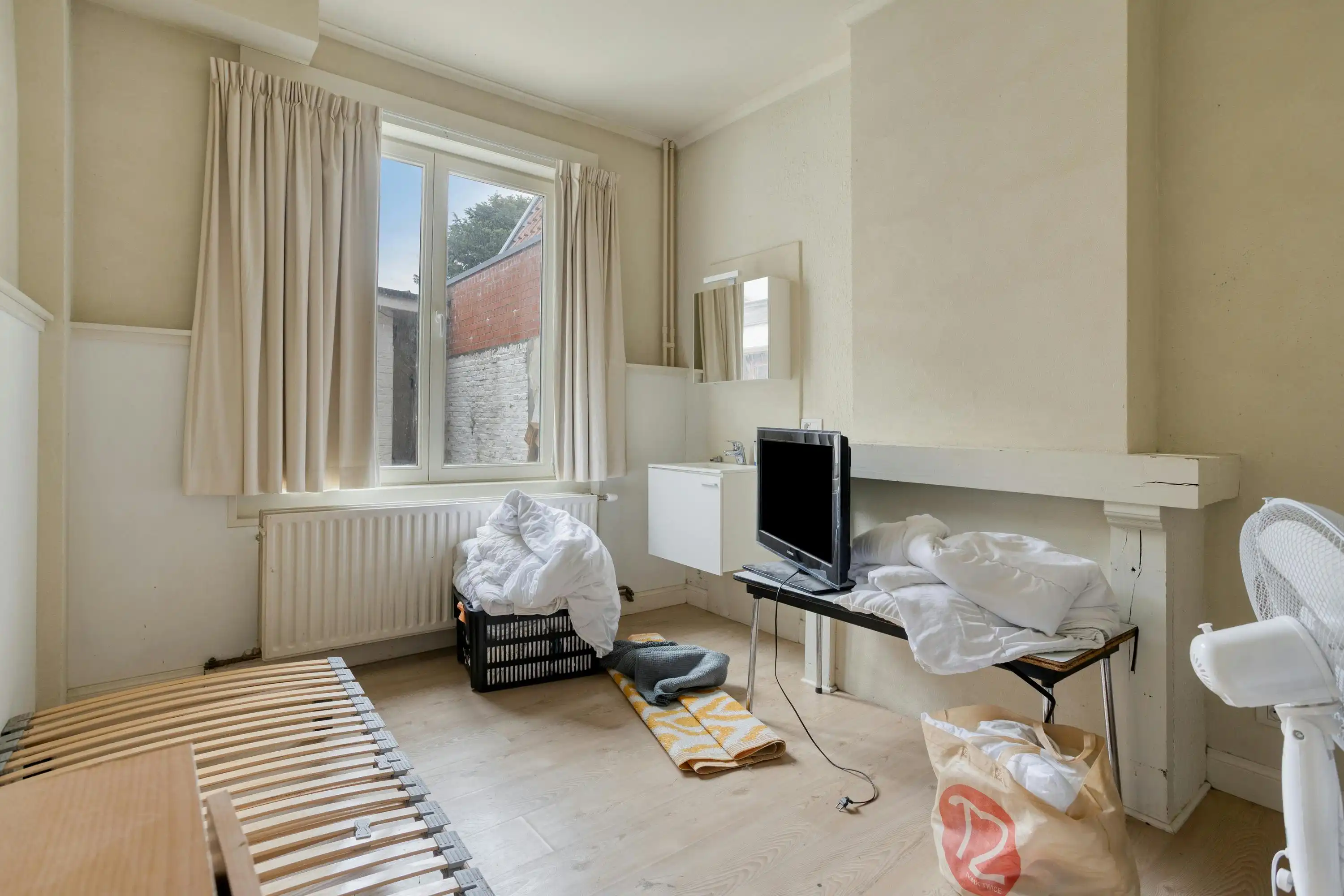 Karaktervol huis te renoveren in Brugge nabij het station foto 7