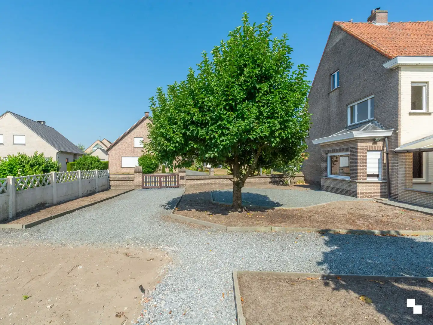 Ruime, te renoveren woning in het mooie Asper foto 21
