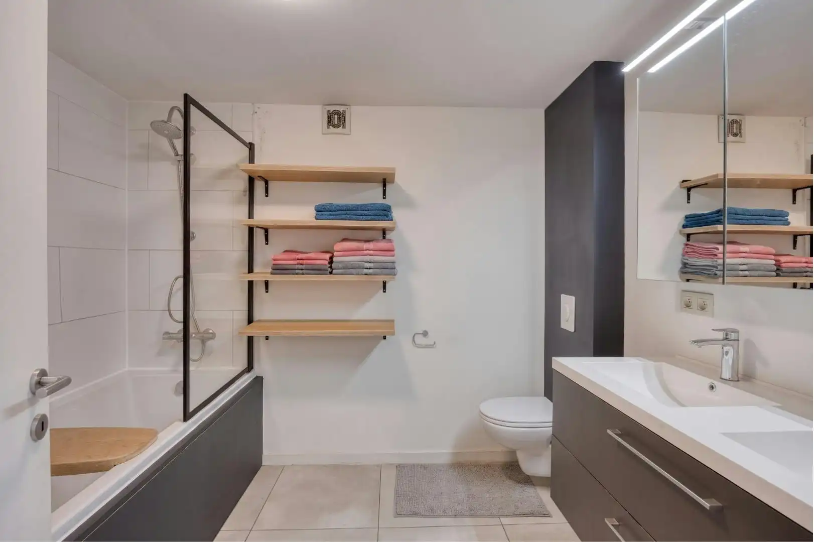 Unieke stadswoning met terras, atelier en garage te koop foto 10