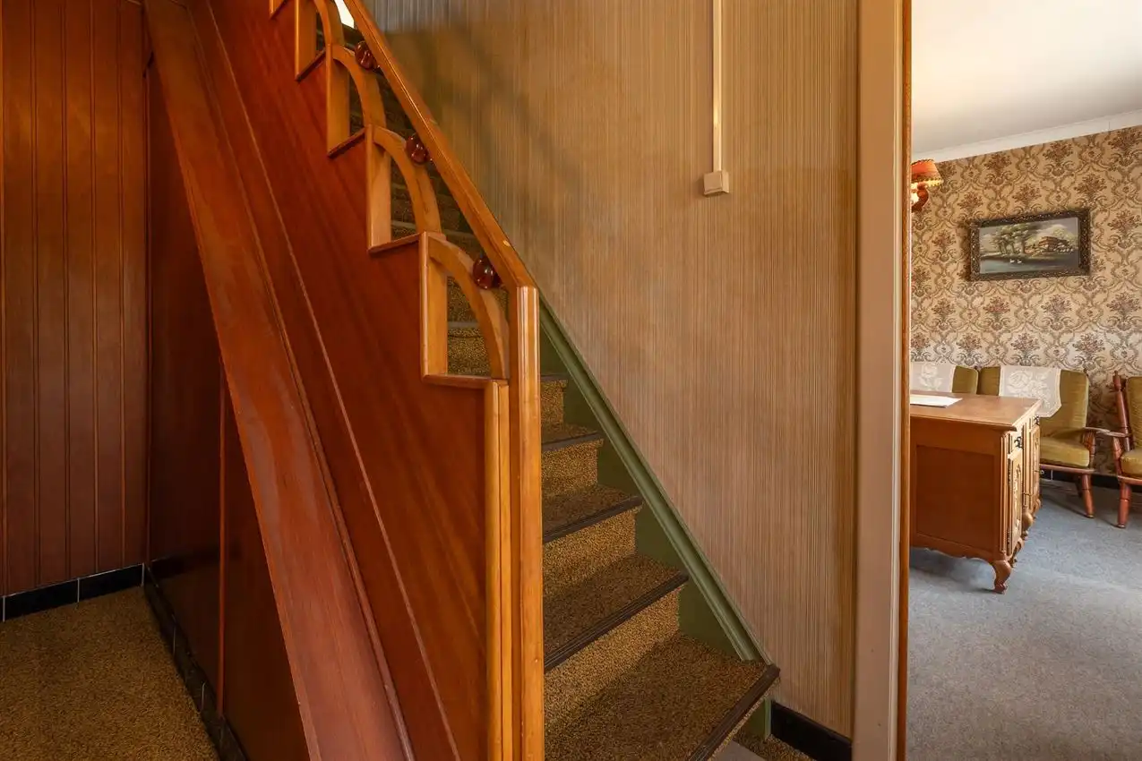 Te renoveren woning met ruimte, rust en potentieel foto 5