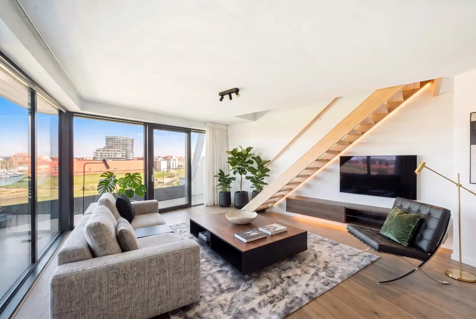 Penthouse met ruim terras te koop in Residentie Meerzicht foto {{pictureIndex}}