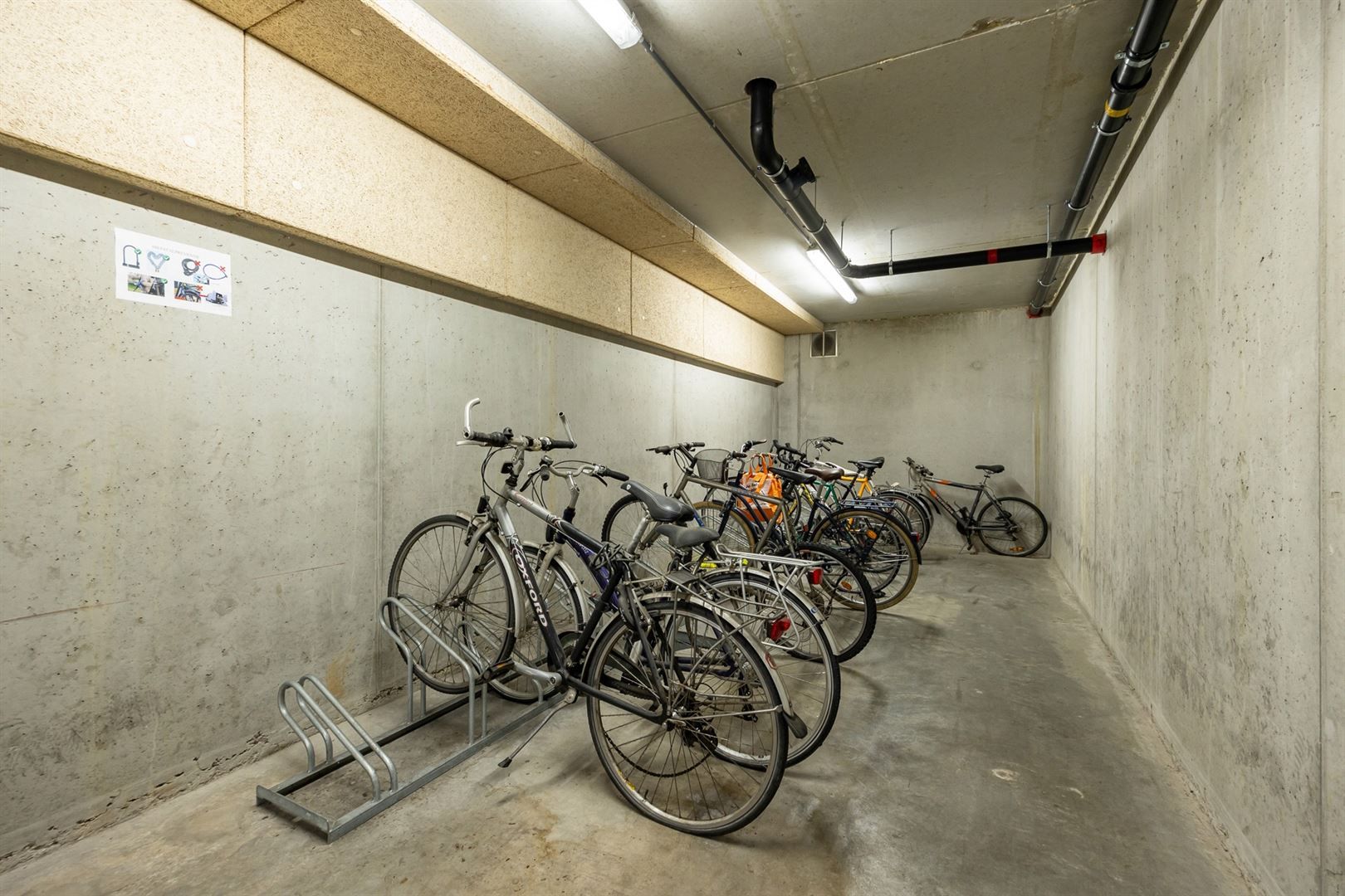 Instapklaar appartement met mega terras foto 18