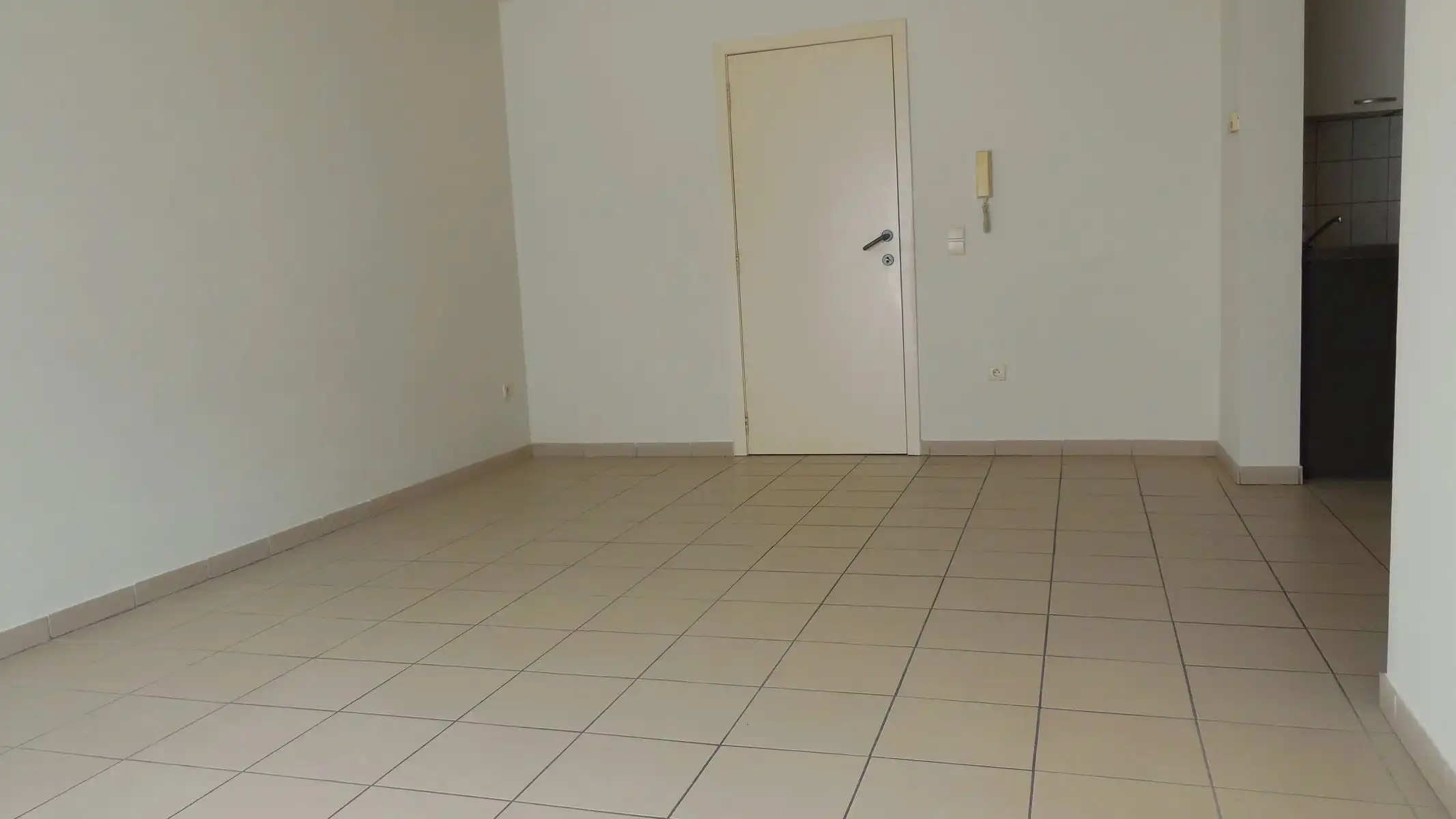 Gelijkvloers appartement met 2 slaapkamers en een aangenaam terras. foto {{pictureIndex}}