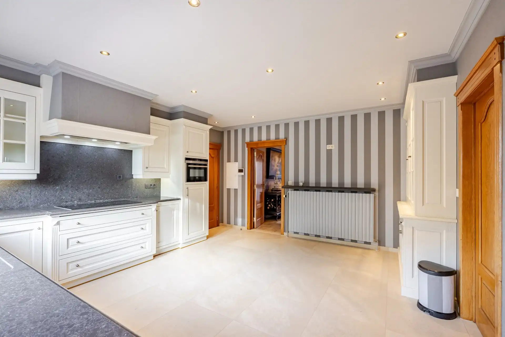 Charmante villa met panoramisch zicht op een toplocatie foto 17