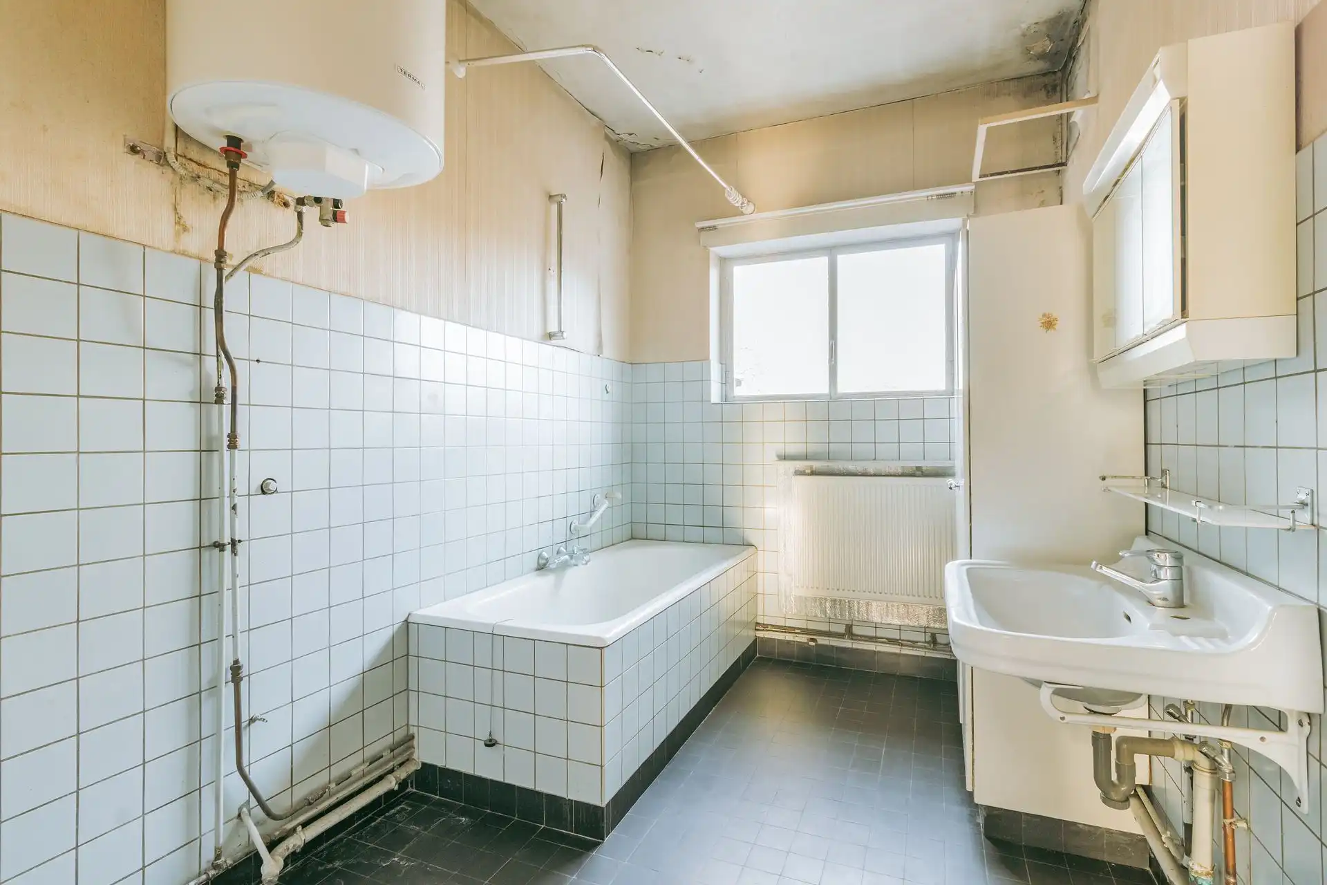 Te renoveren bel-etage met authentieke elementen en tuin foto 16