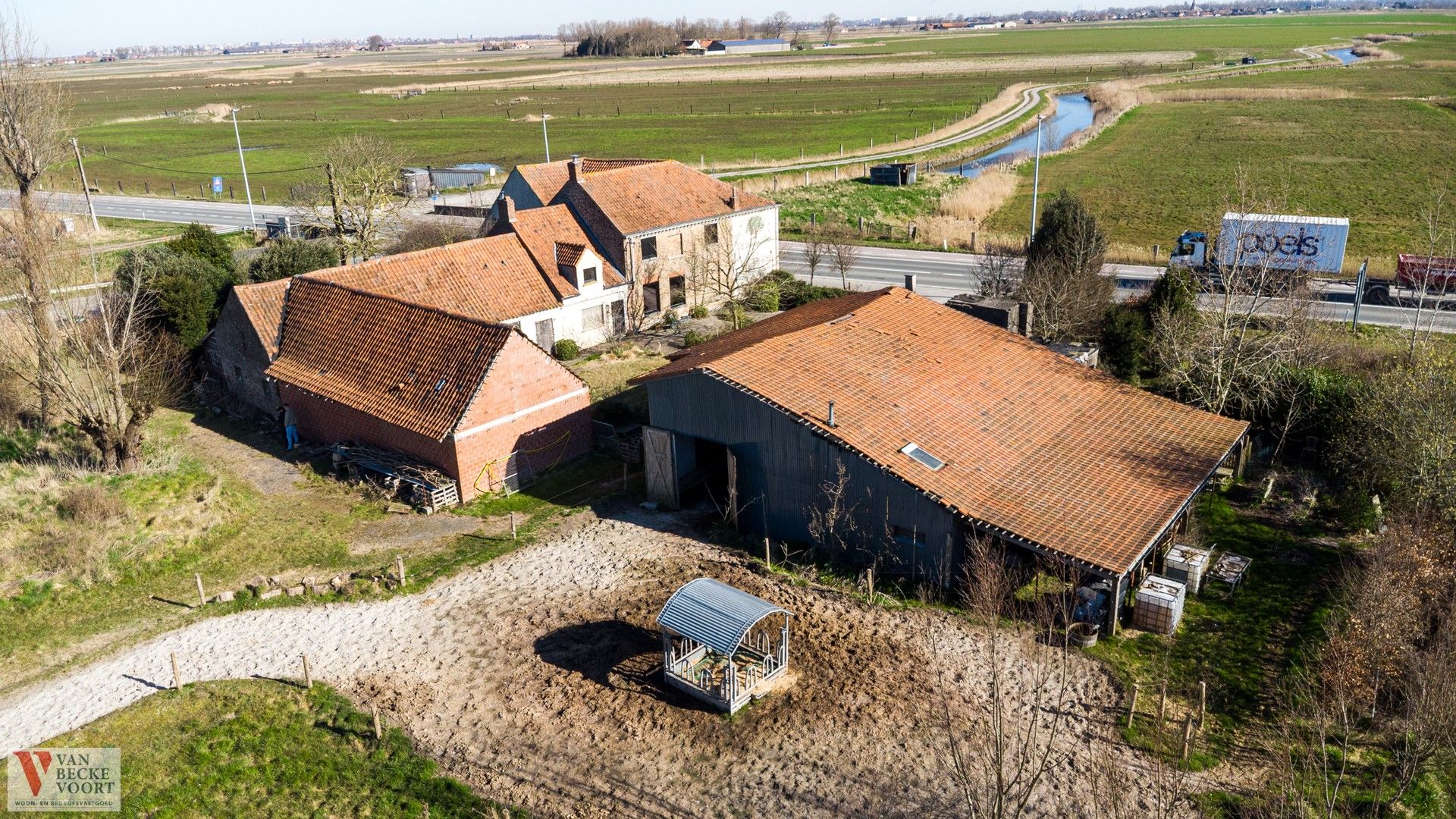 Te renoveren hoeve op 1,6 ha foto 14