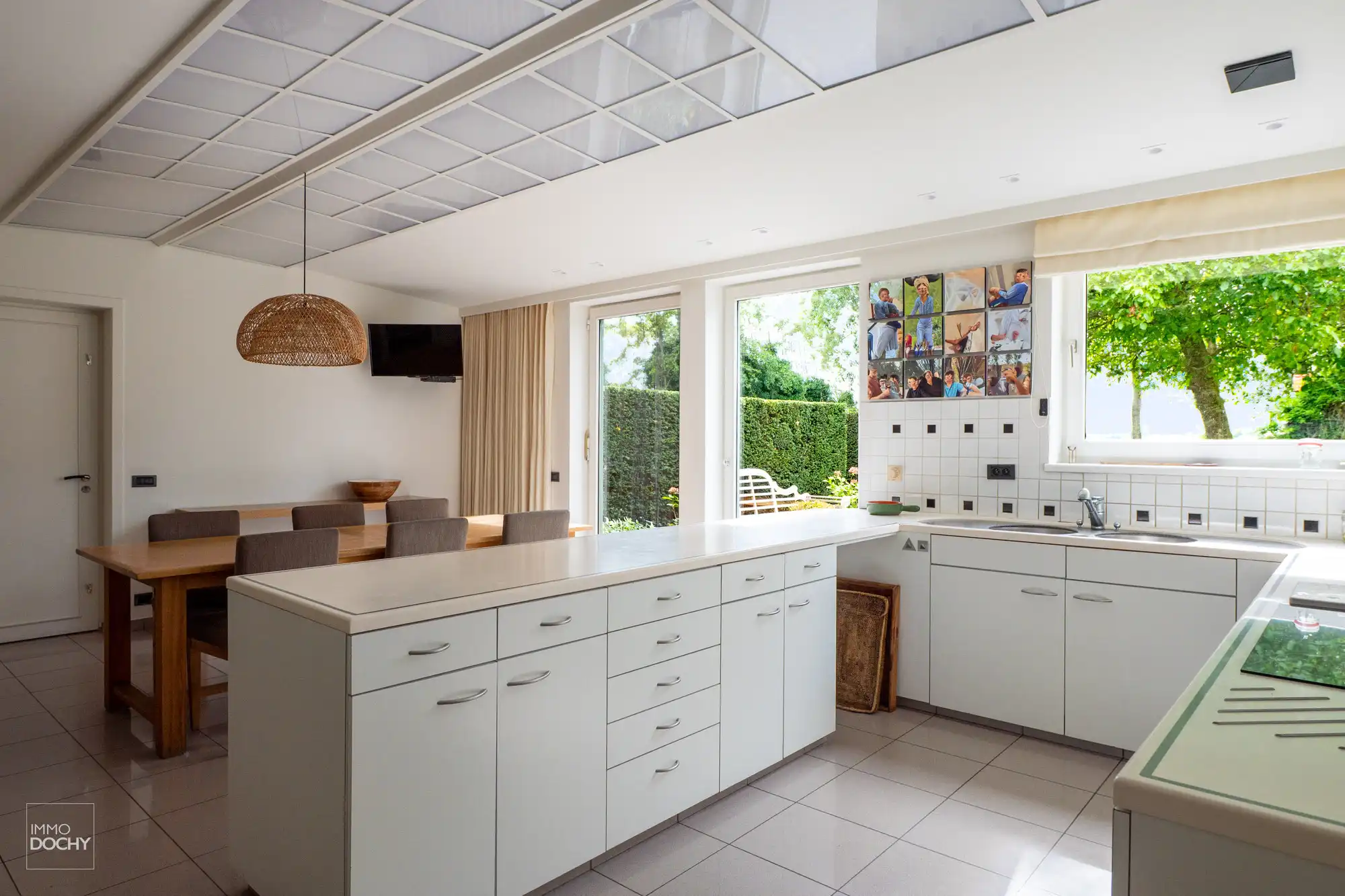 Rustig gelegen ruim landhuis op 6.402m² foto 8