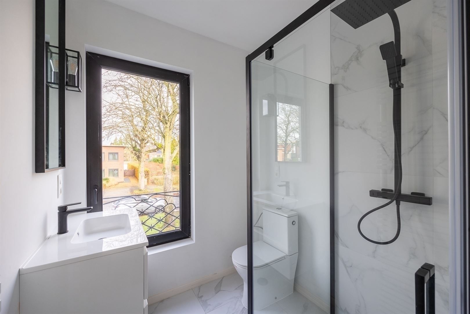 Totaal vernieuwde woning in zeer geliefde straat in centrum!  foto 9