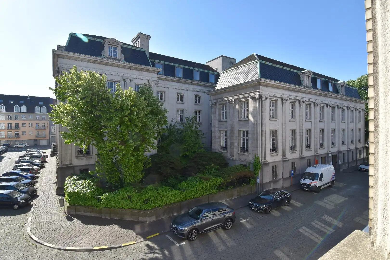 Ruim 3-slaapkamer appartement met garage in hartje Kortrijk foto 14