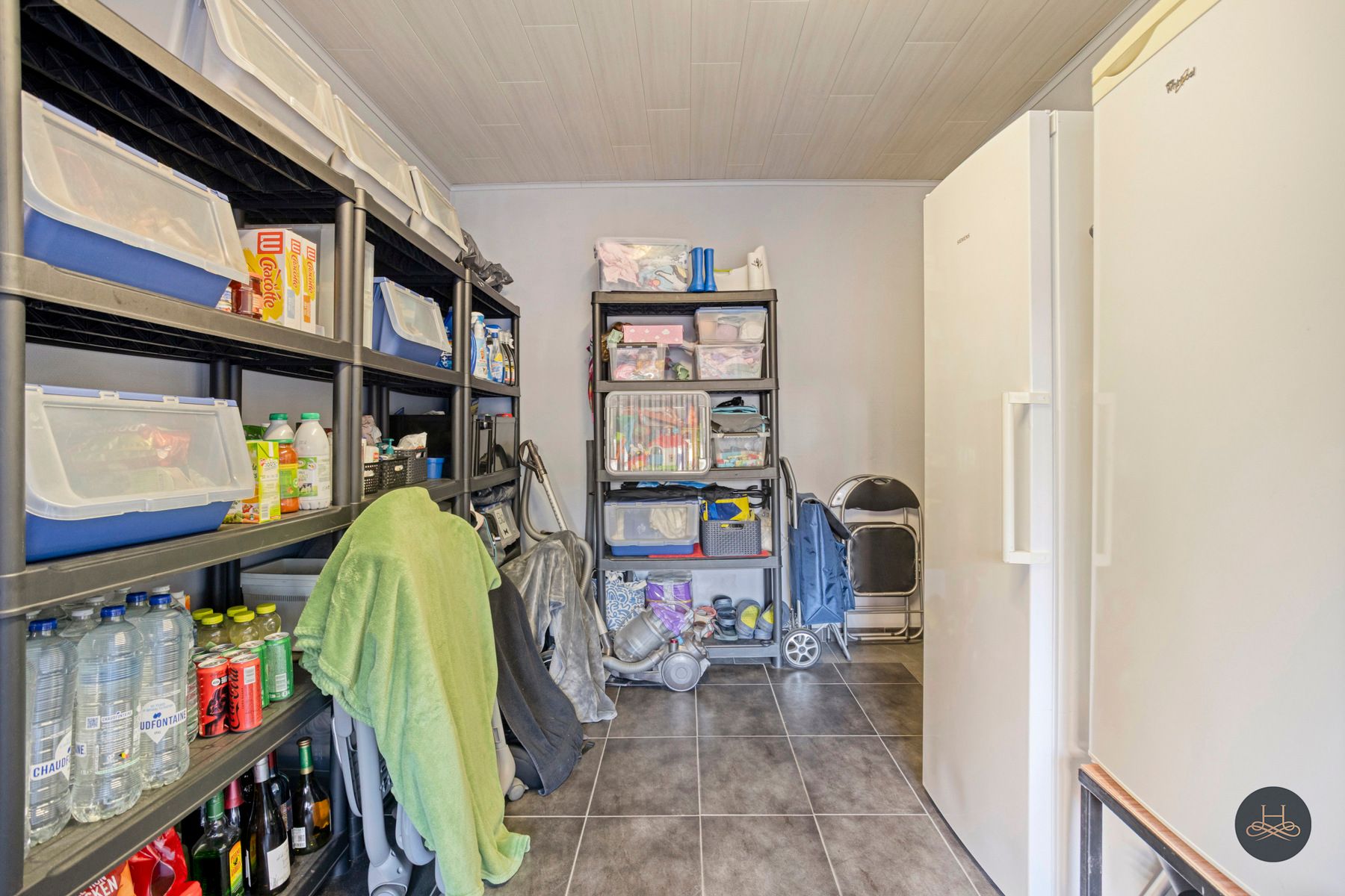 Instapklare ruime woning met tuin, oprit en royale garage foto 17