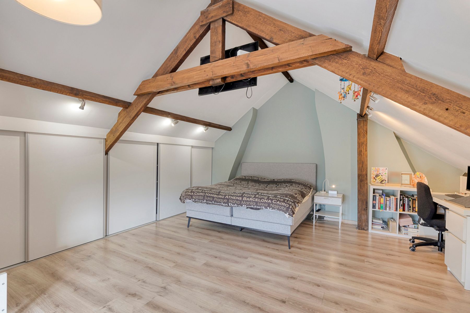 Instapklare woning met 3 slaapkamers, garage en tuin! foto 14