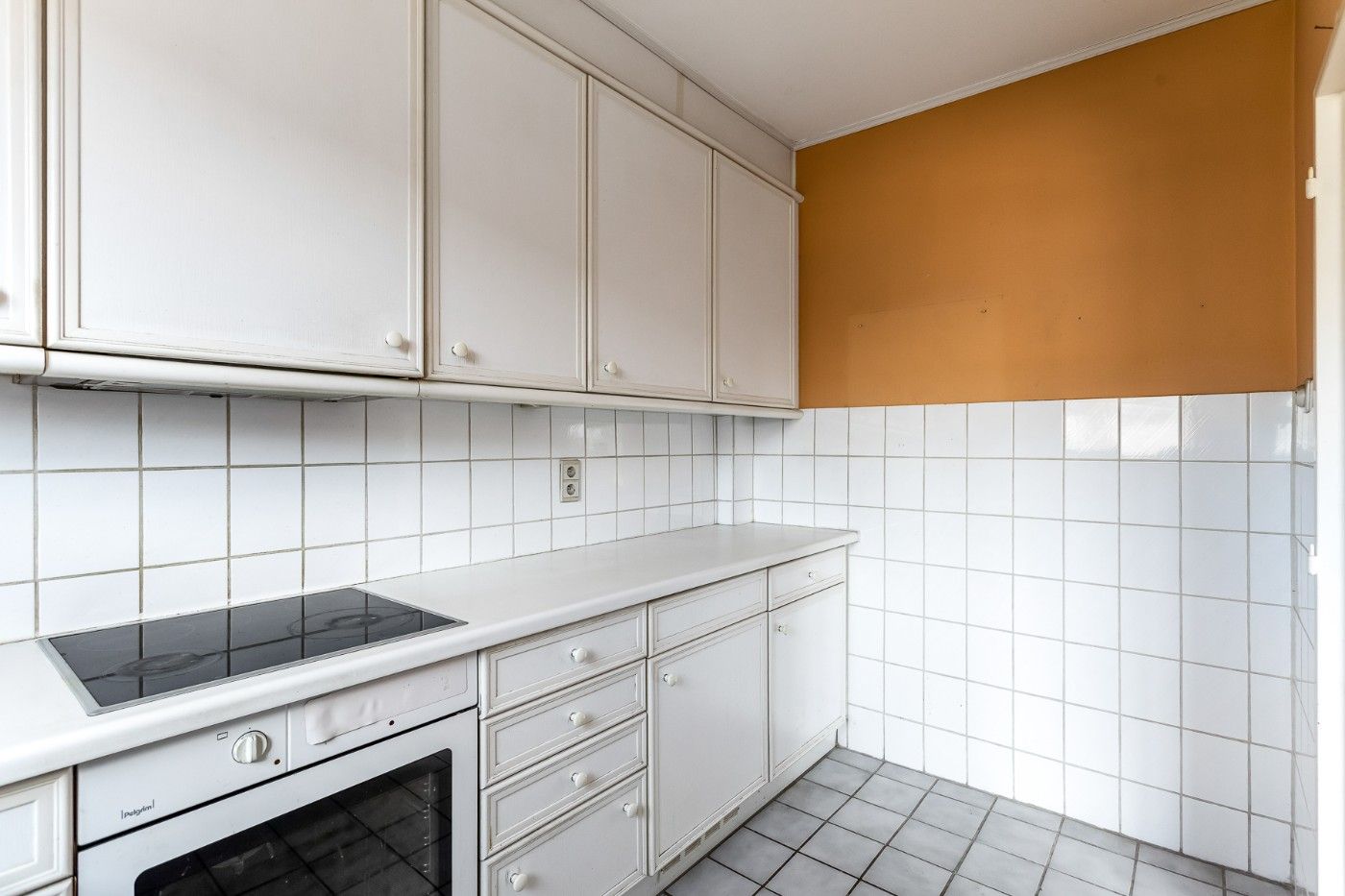 Op te frissen app. op 1e verd. met 2 slpk., terras en garage foto 9