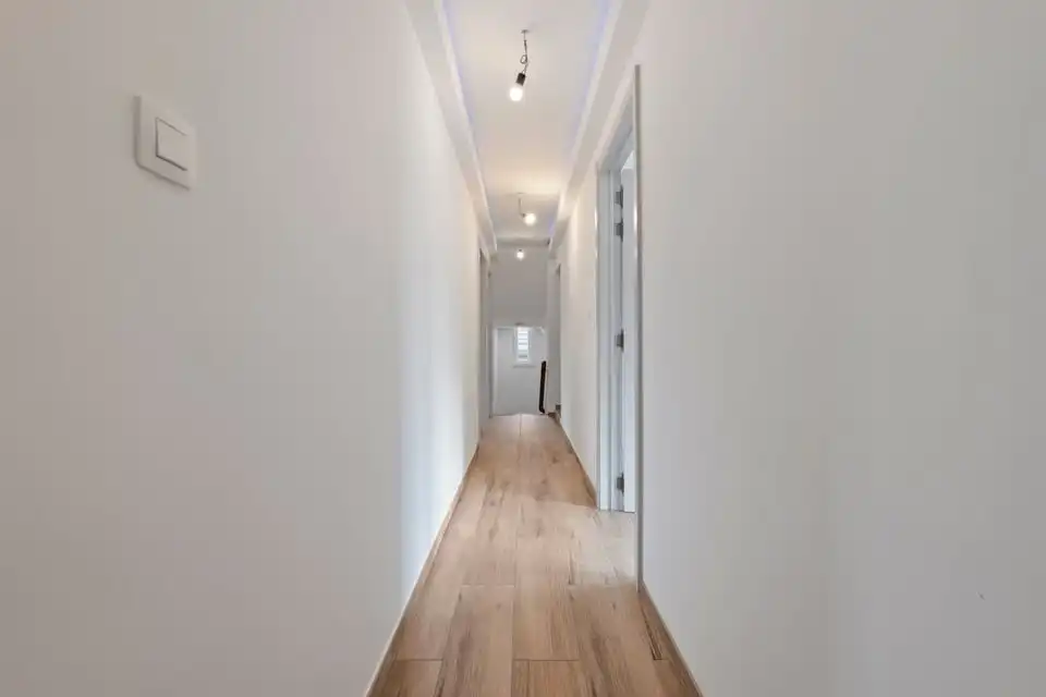 RUIME, GERENOVEERDE OPEN BEBOUWING MET 6 SLKS EN KNAPPE TUIN IN ALKEN foto 37