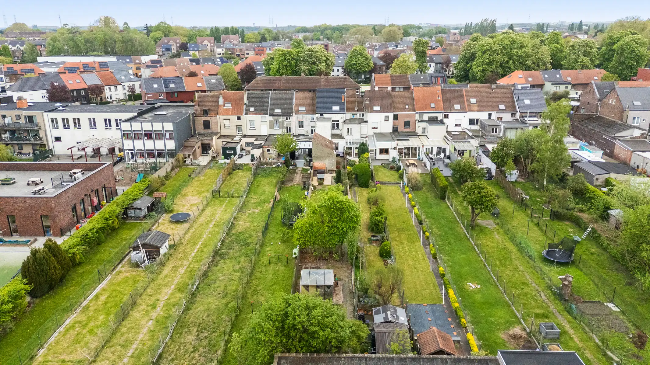 Instapklare gezinswoning met 5 slaapkamers en tuin foto 17