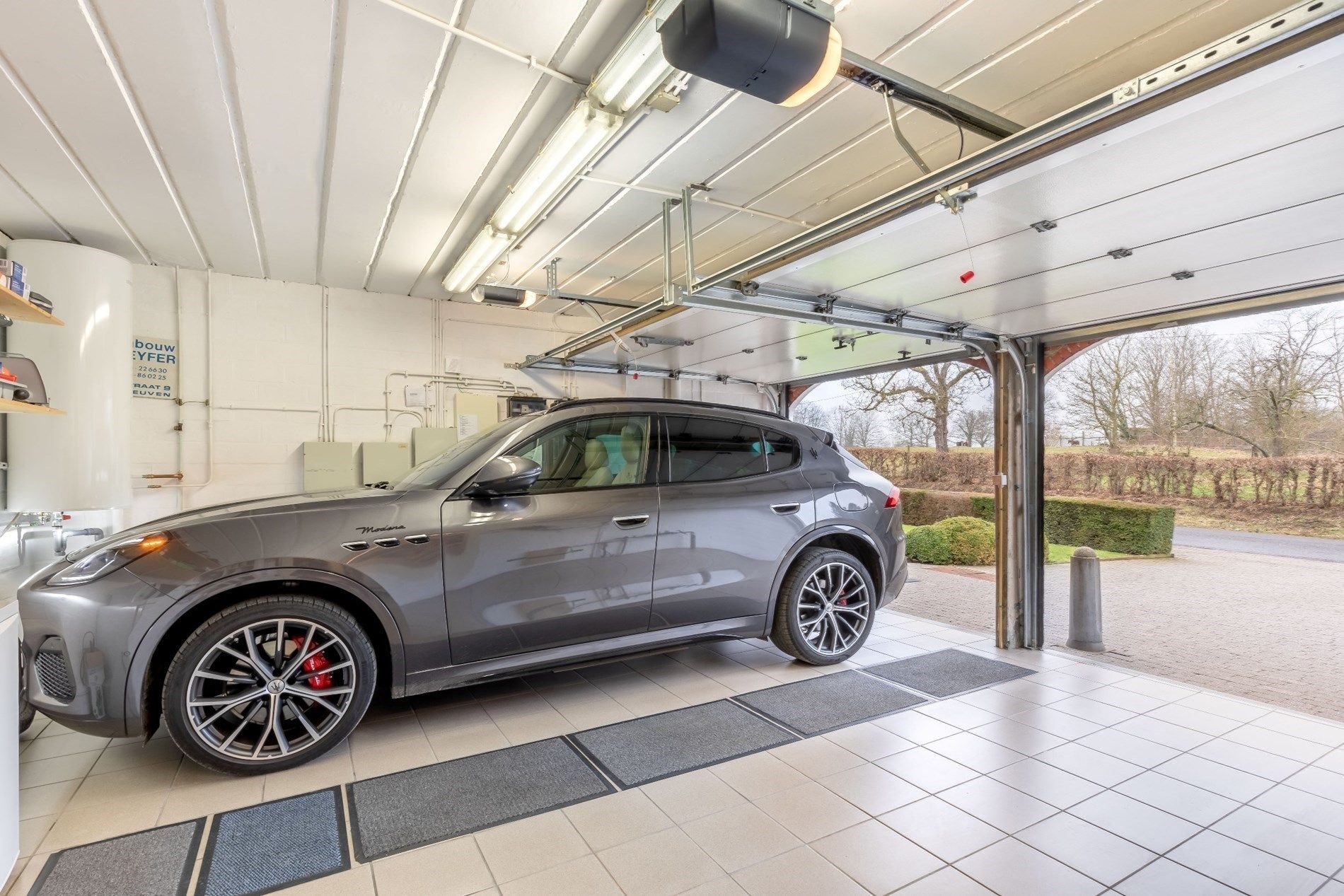 Knappe villa op residentiele toplocatie! foto 18