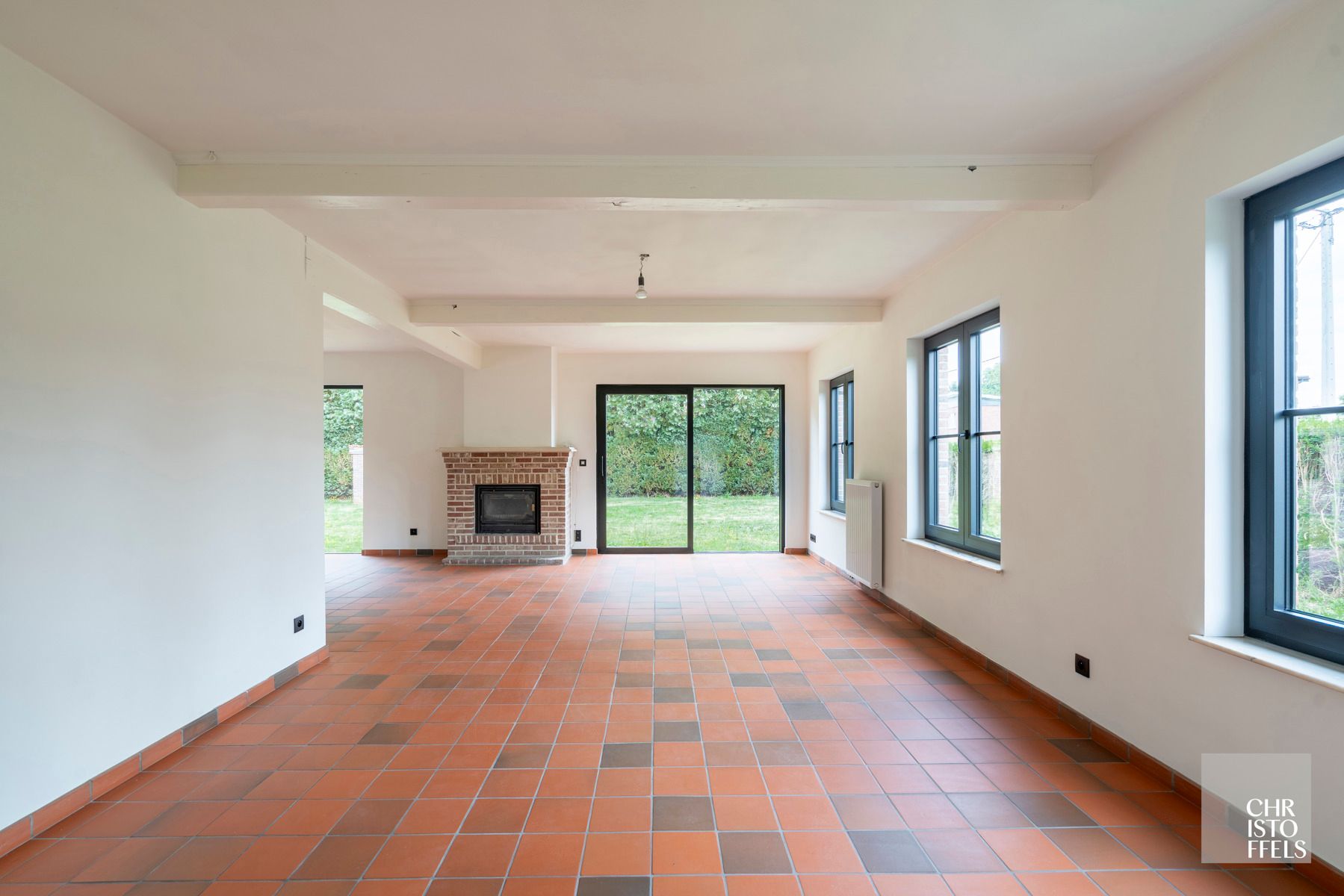 Instapklare, karaktervolle woning met eventuele praktijkruimte (229m²) te Genk!  foto 2