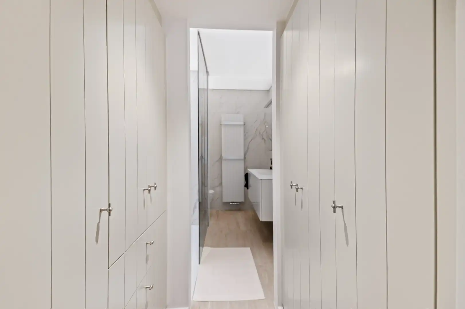 Gemeubeld appartement, in de gerenommeerde residentie “Globe”, prachtig gelegen op de Zeedijk in het Zoute foto 11