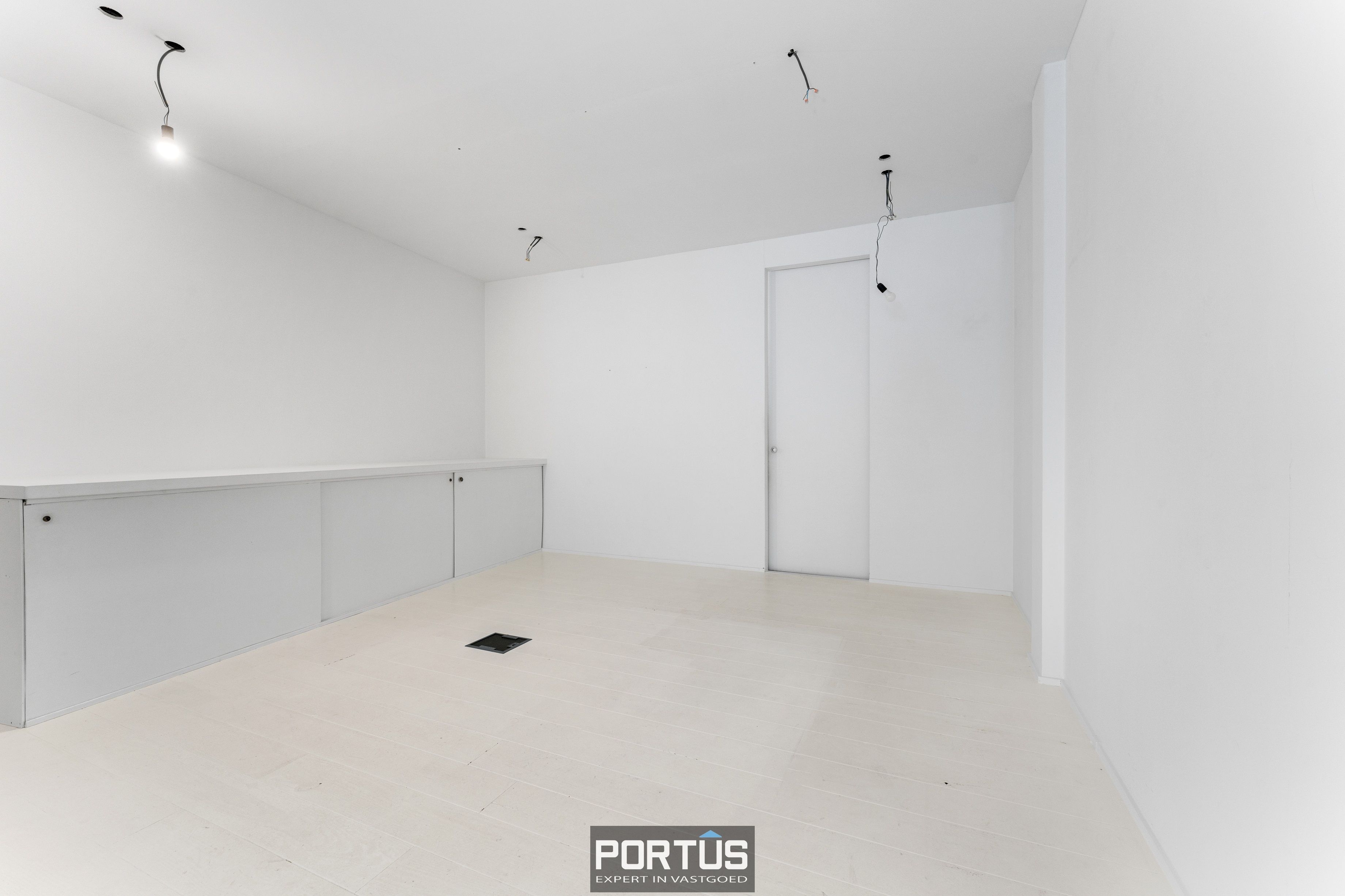 Commercieel gelegen handelspand te koop te Roeselare  foto 17