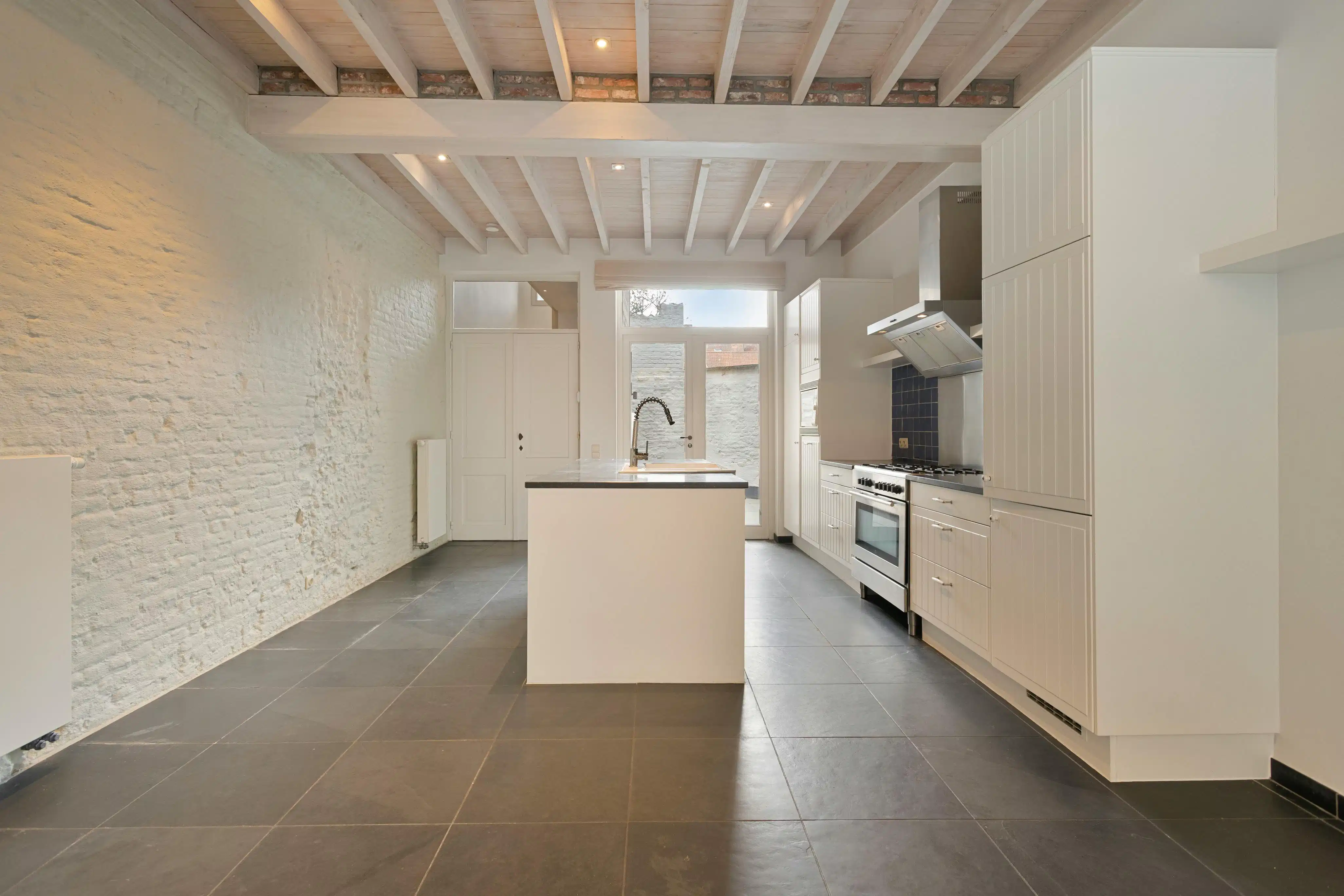 Uniek gerenoveerde herenwoning in Brugge met 3 slaapkamers foto 3