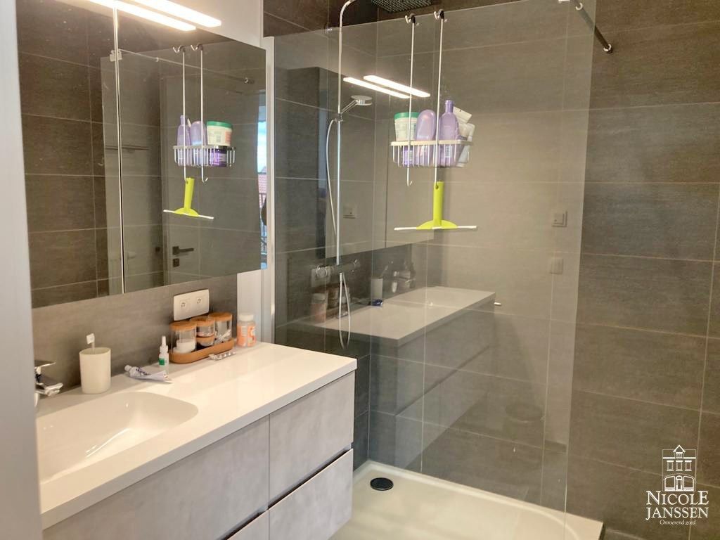 Nieuwbouwappartement met twee slaapkamers, terras en autostandplaats foto 5