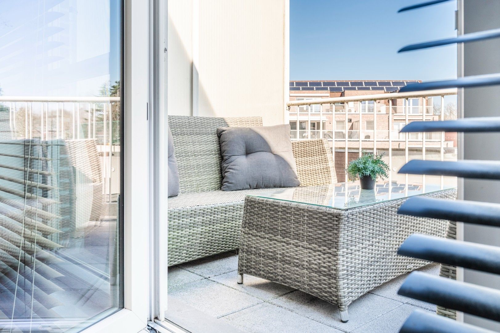Prachtig appartement te koop met carport foto 8