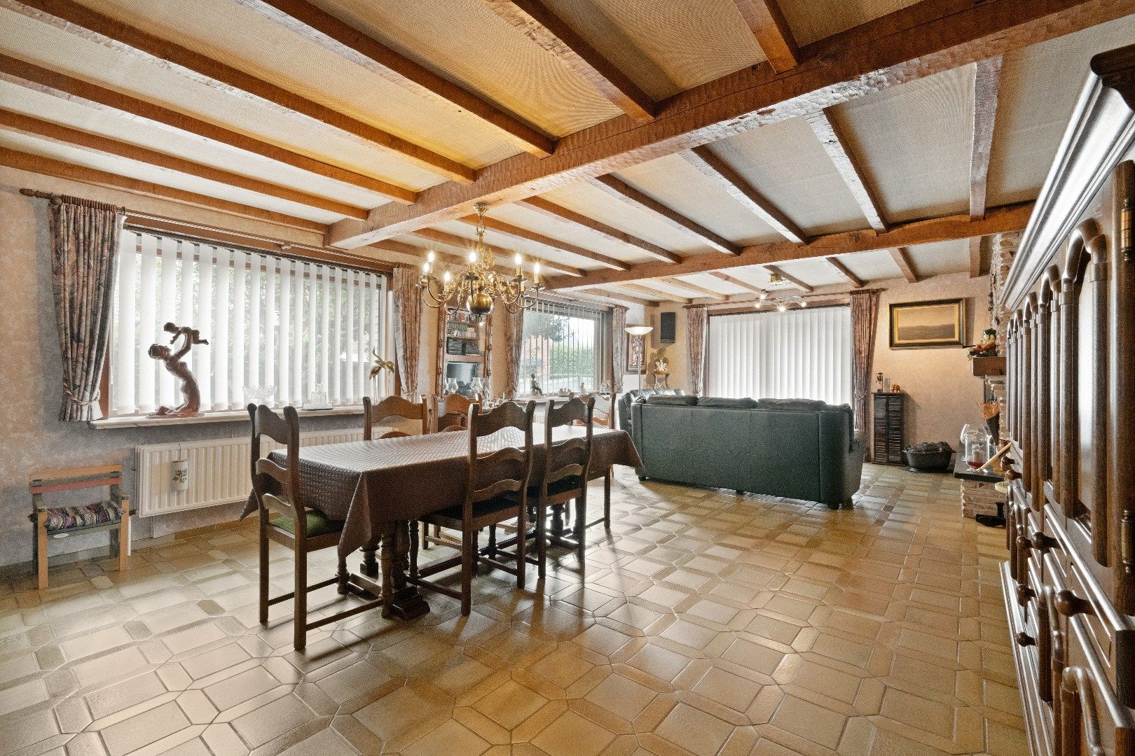 Ruime bungalow foto 3