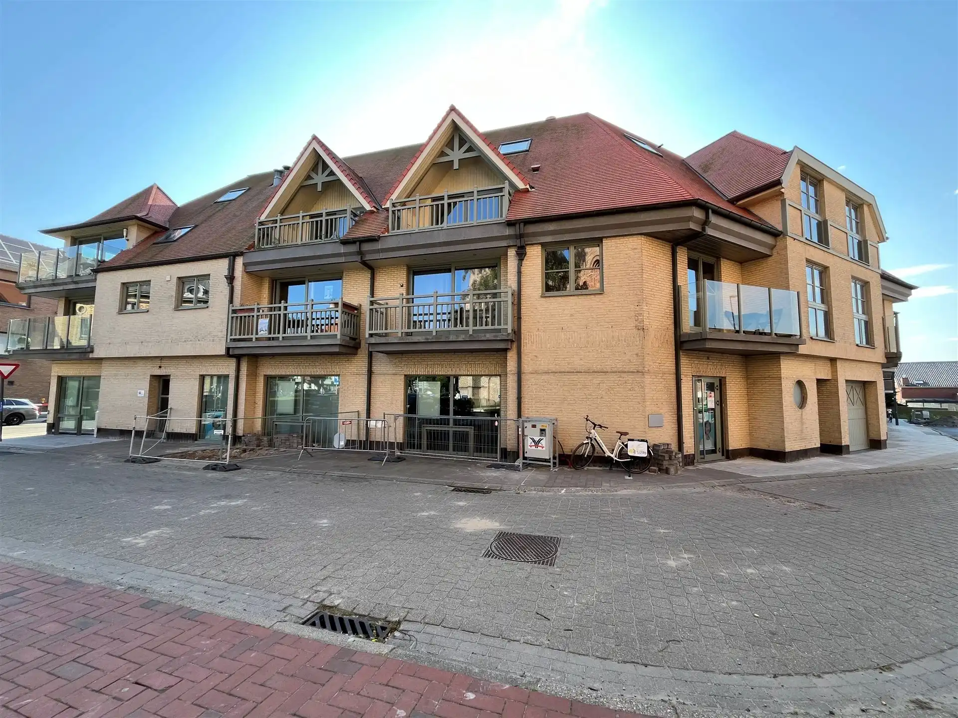 handelsgelijkvloers foto {{pictureIndex}}