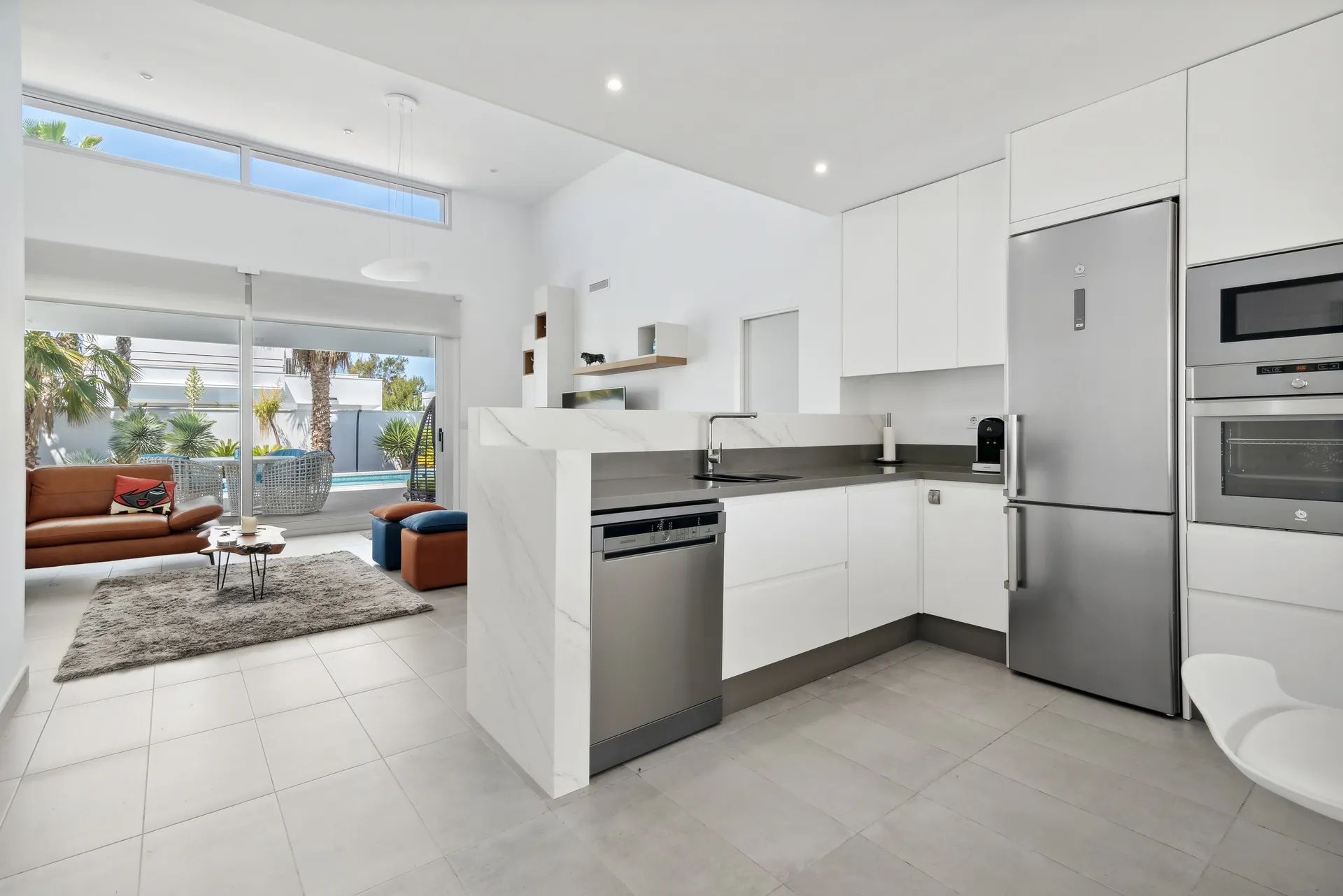 Luxe moderne villa - volledig gemeubileerd, met kelder. Mis deze kans niet! foto 11