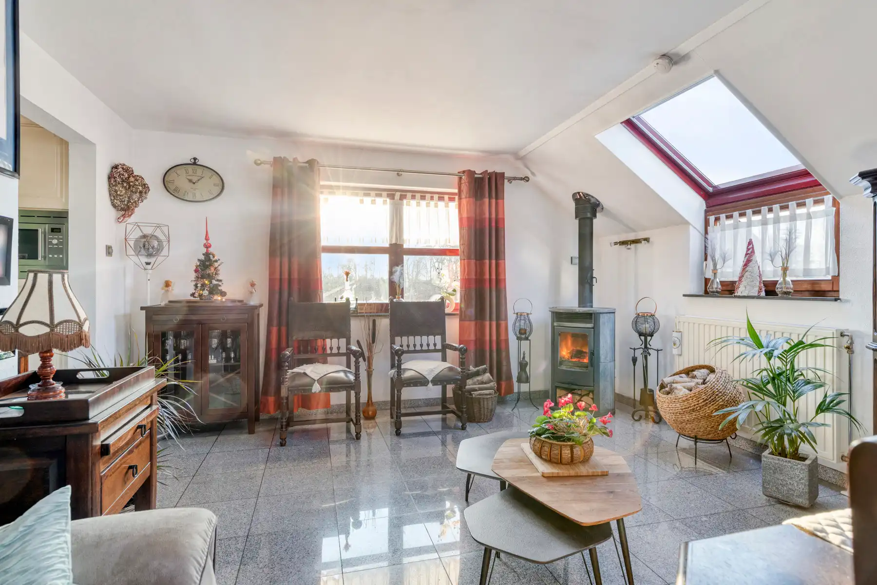 Prachtig alleenstaand 2-slaapkamer appartement met carport. foto 15