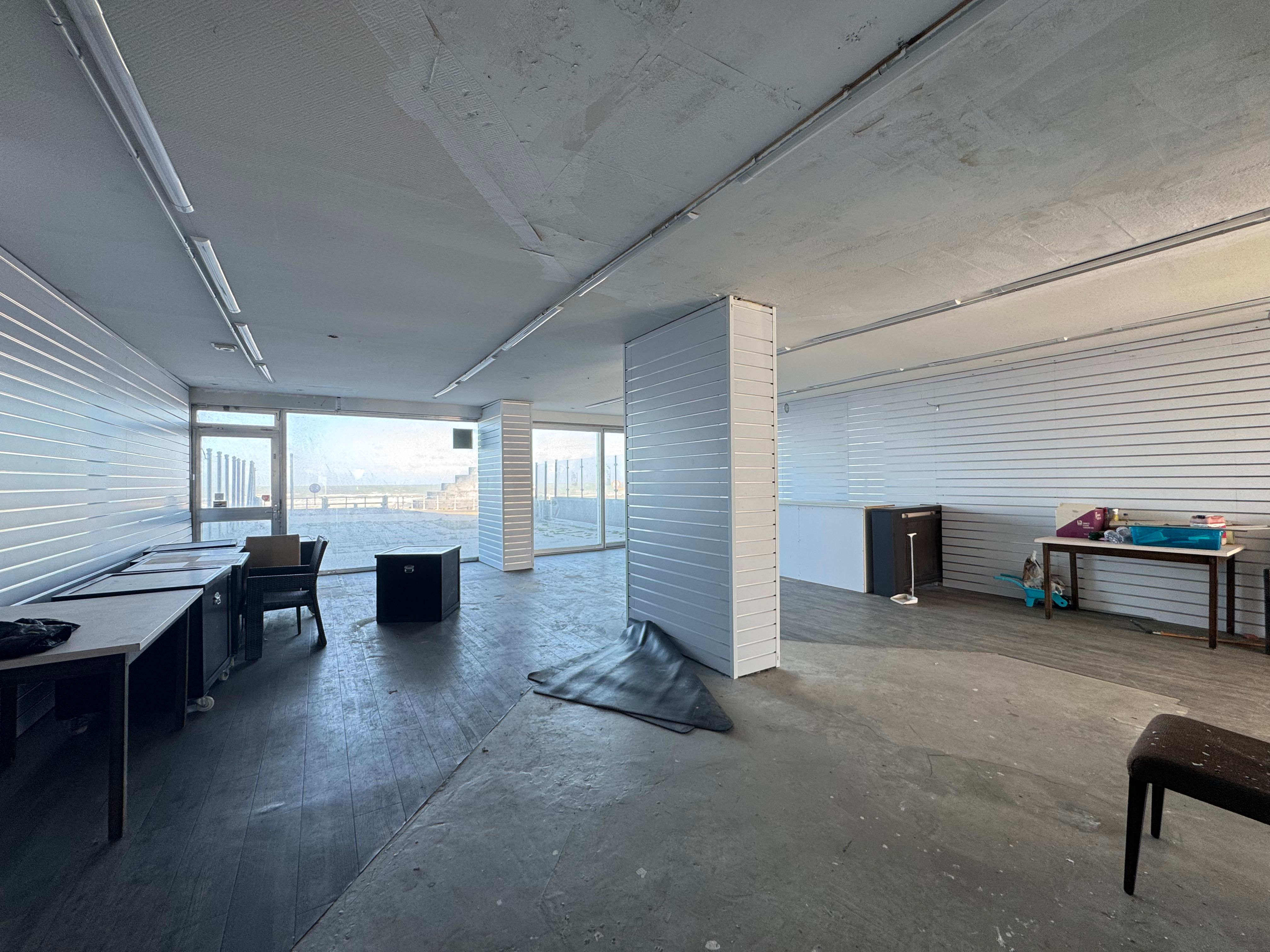 Handelsgelijkvloers 235m² Zeedijk foto 3