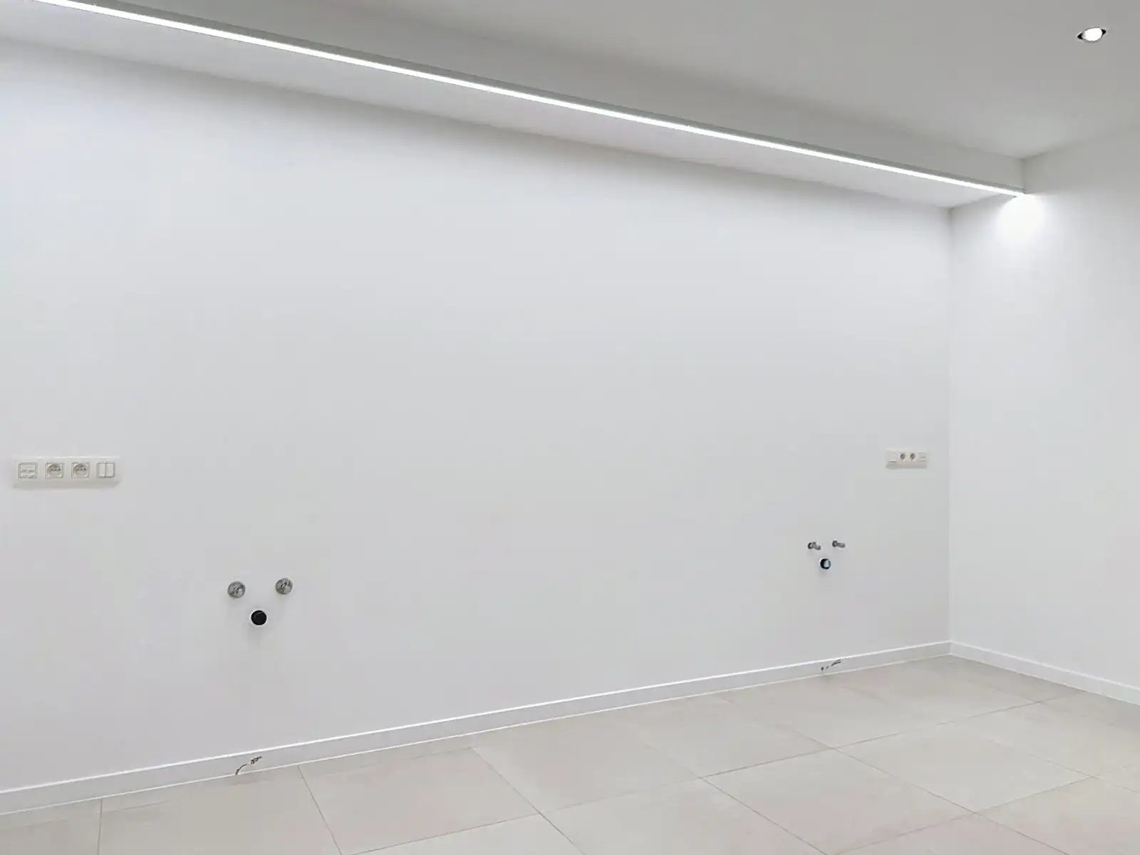 Praktijkruimte / commercieel gelijkvloers met veel passage foto 20